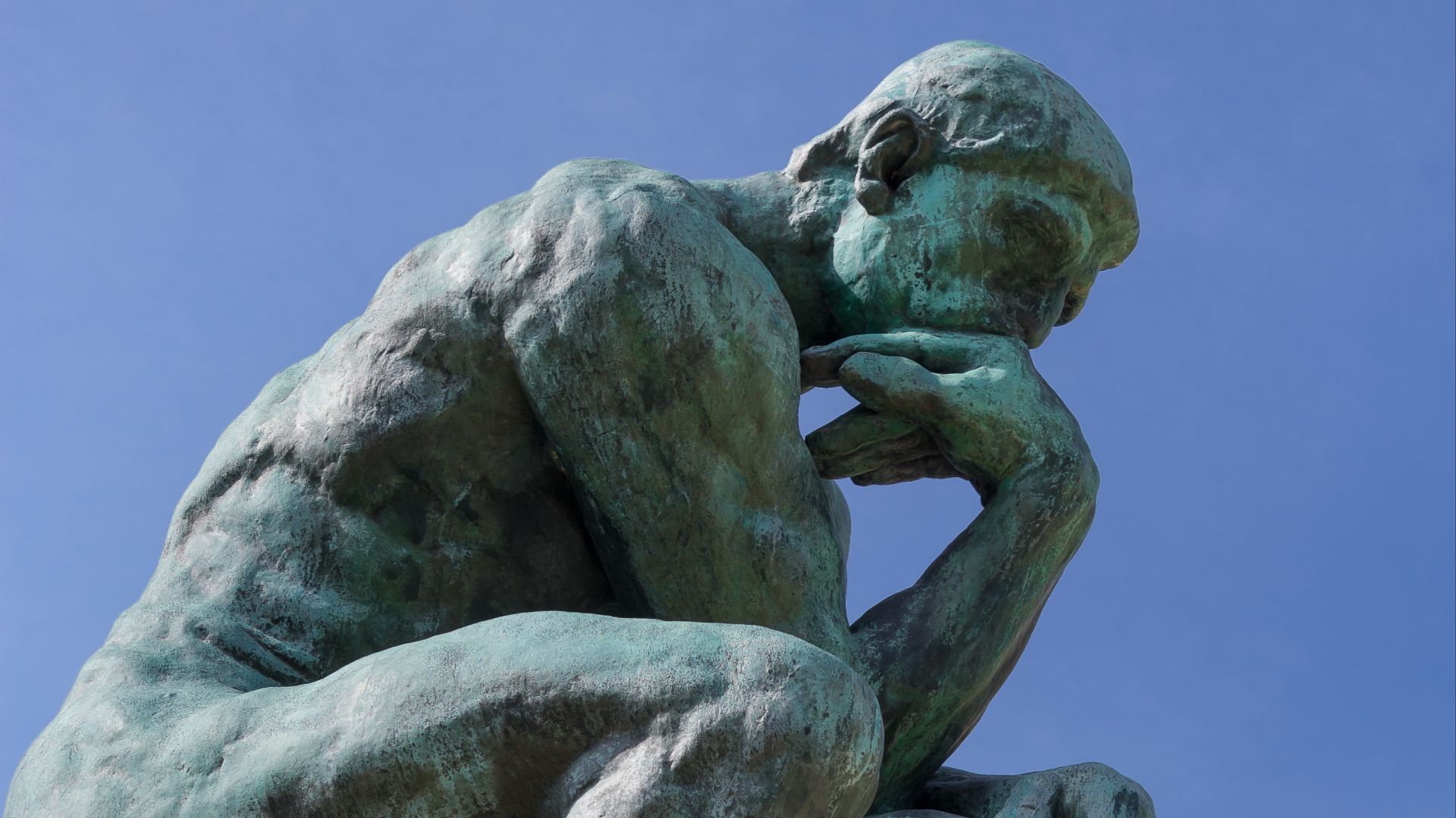 17. « Le penseur » Placement du poing