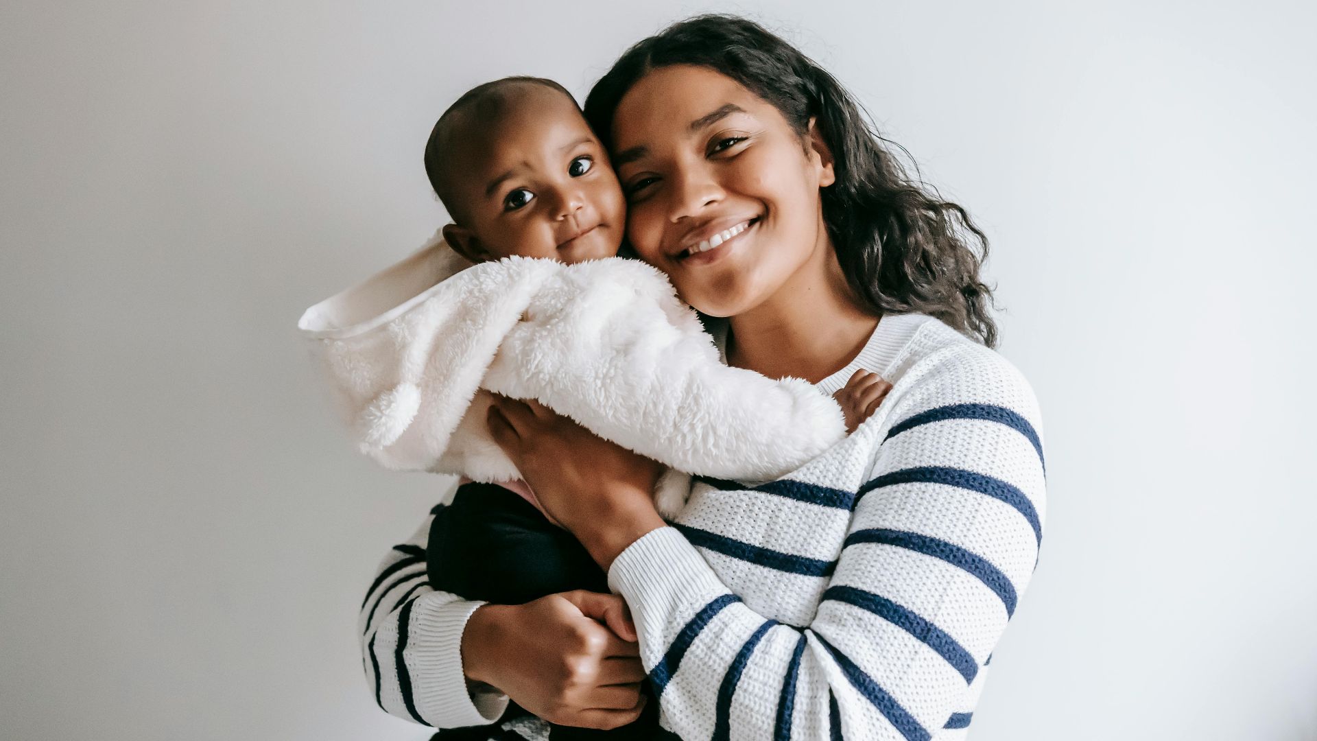 10 signes qui montrent que vous voulez vraiment un bébé et 10 autres qui indiquent qu’il s’agit simplement d’une pression sociale