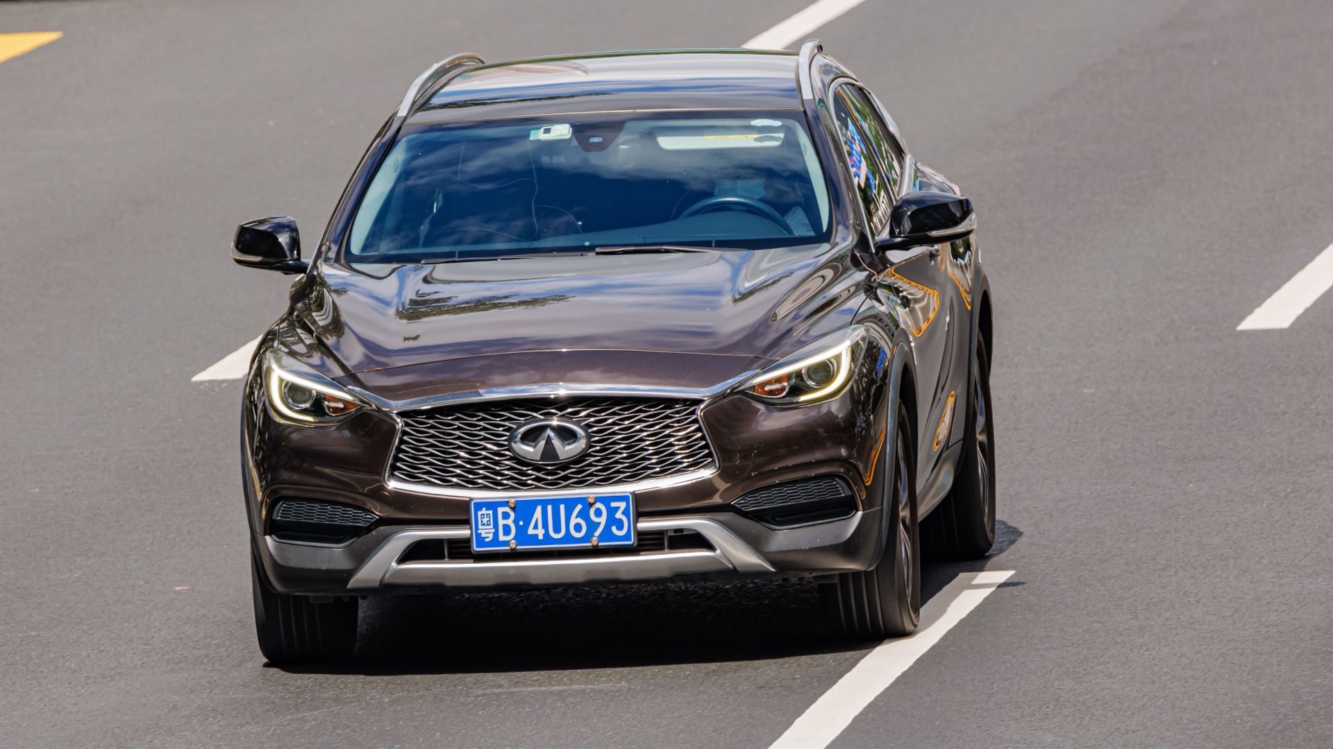 3. Infiniti QX30