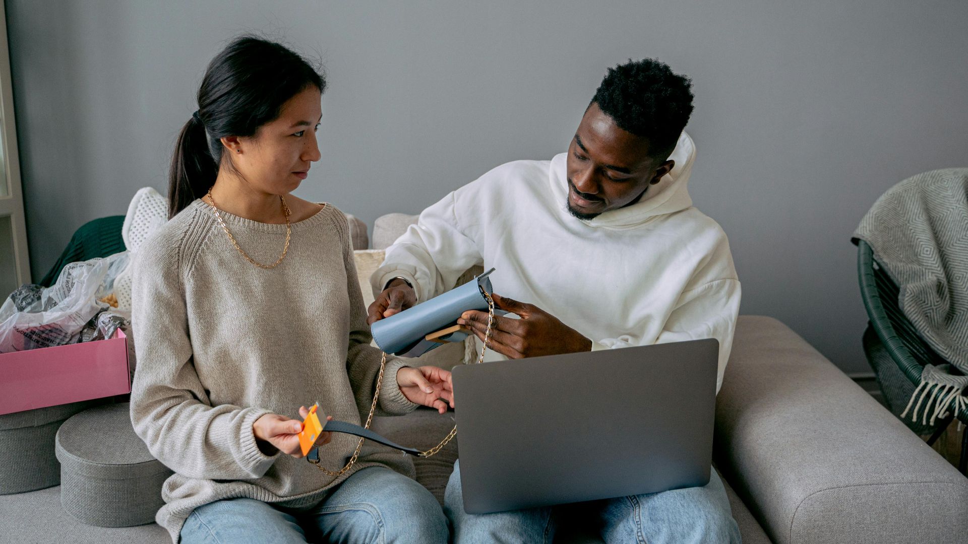 1. Obsédé par le luxe comme preuve d'amour