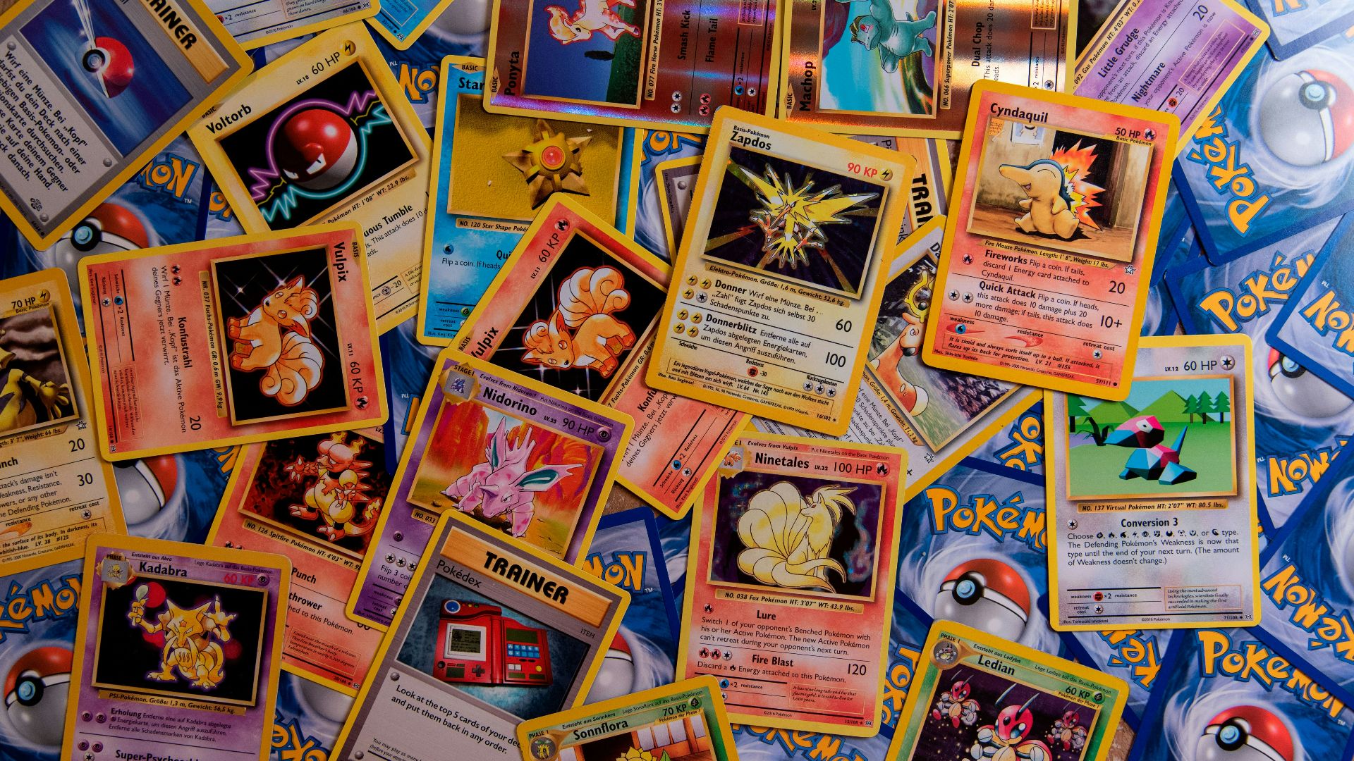 3. Jeu de cartes Pokémon Prismatic Evolutions
