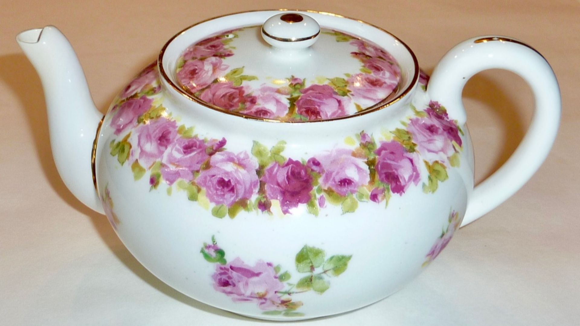 15. Service à thé en porcelaine fine Royal Doulton (vintage)