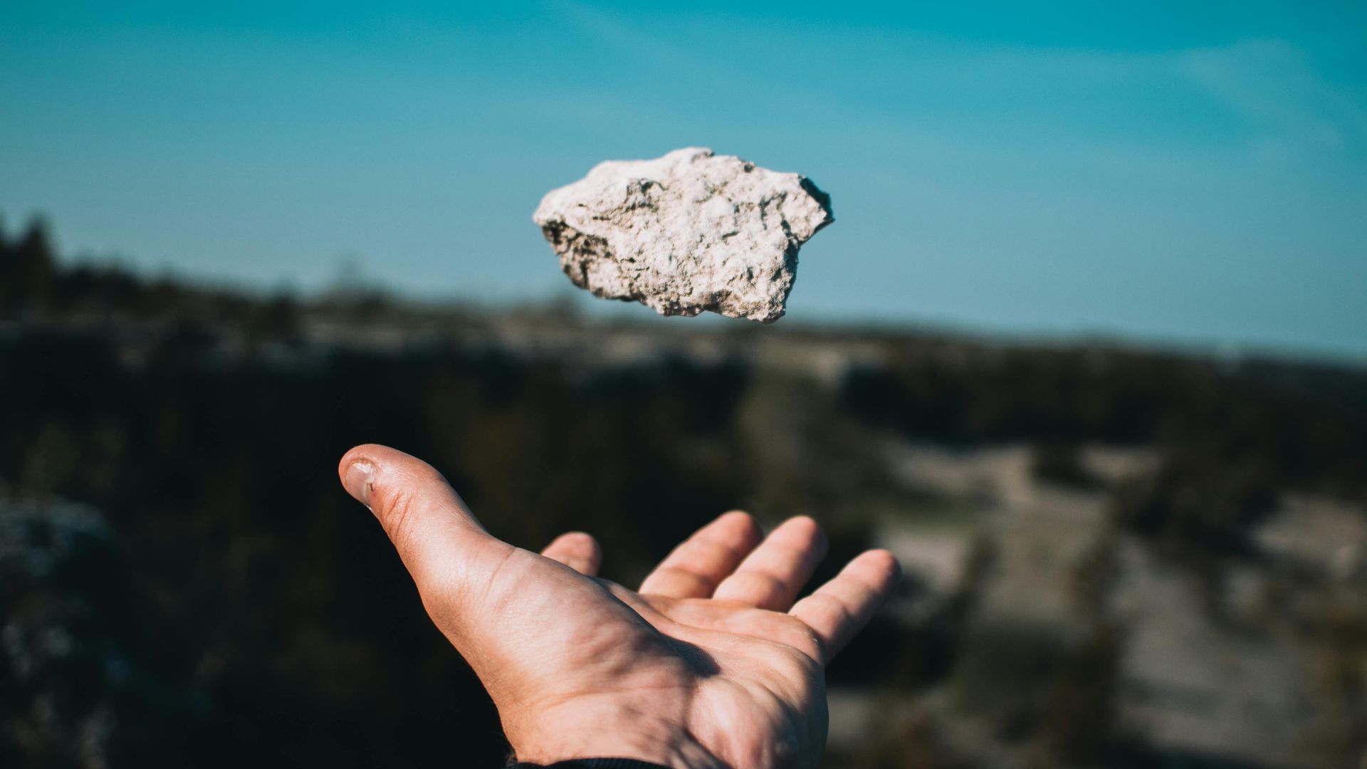 2. Une balle rapide forgée loin du baseball