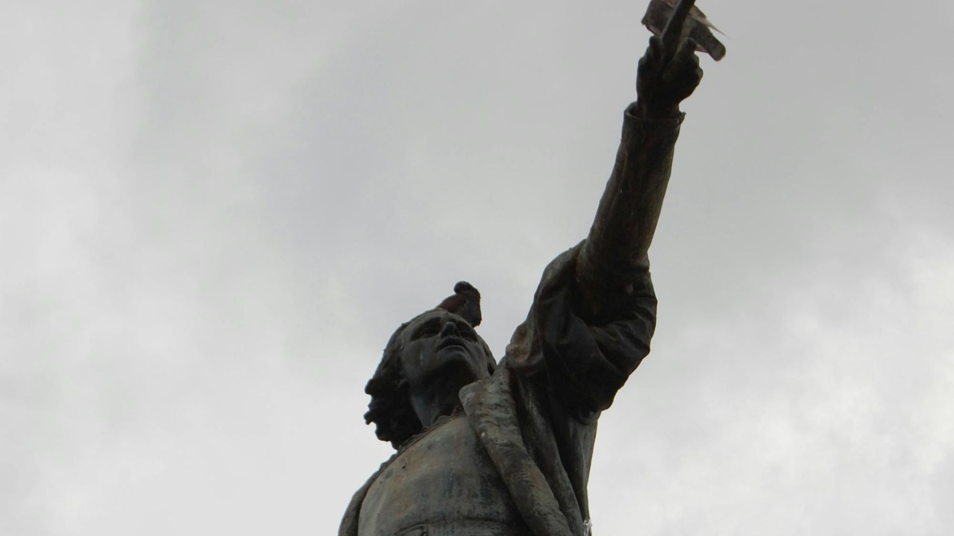 3. Colomb obtient un financement de l'Espagne  