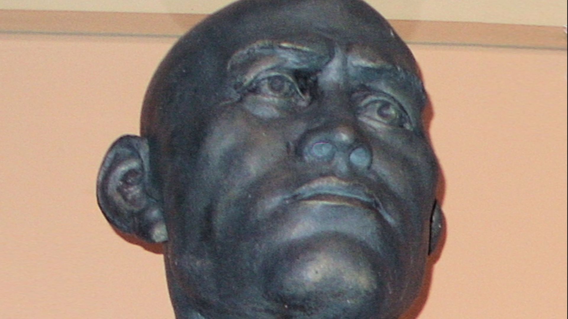 17. Perles en ivoire et pendentifs en dents de renard provenant de la sépulture de Sungir