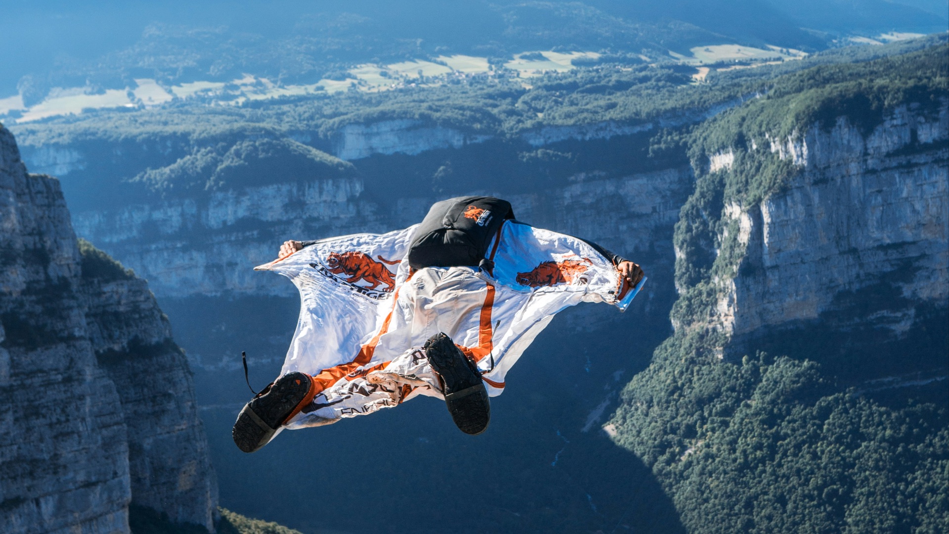 2. Vol en wingsuit