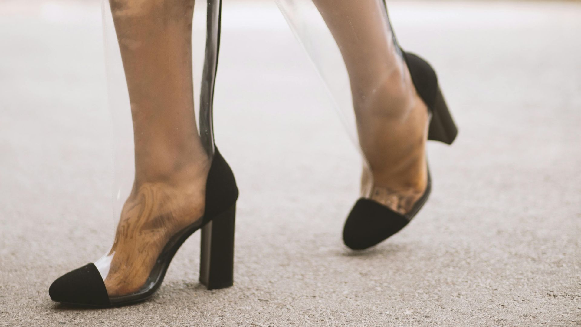 7. Talons en plastique transparent
