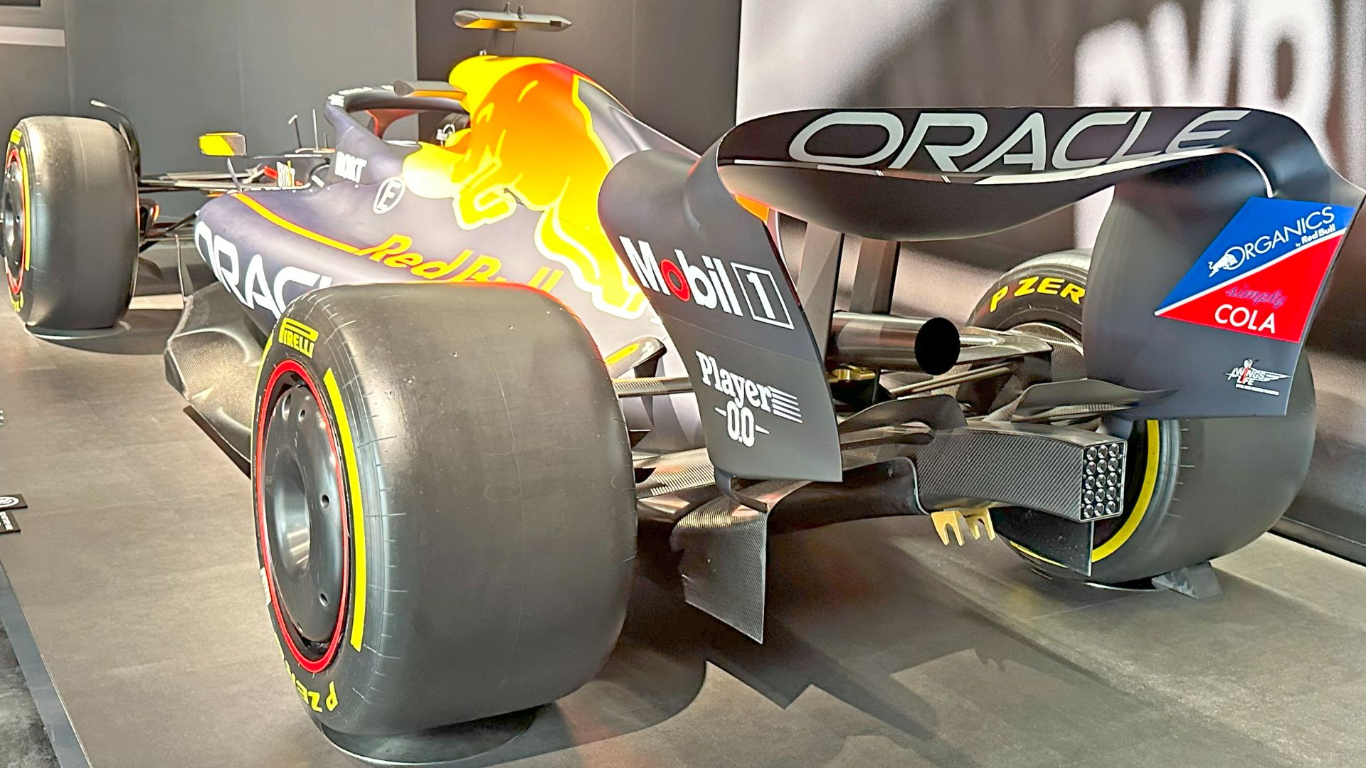 8. Oracle Red Bull Racing RB20 F1 Car