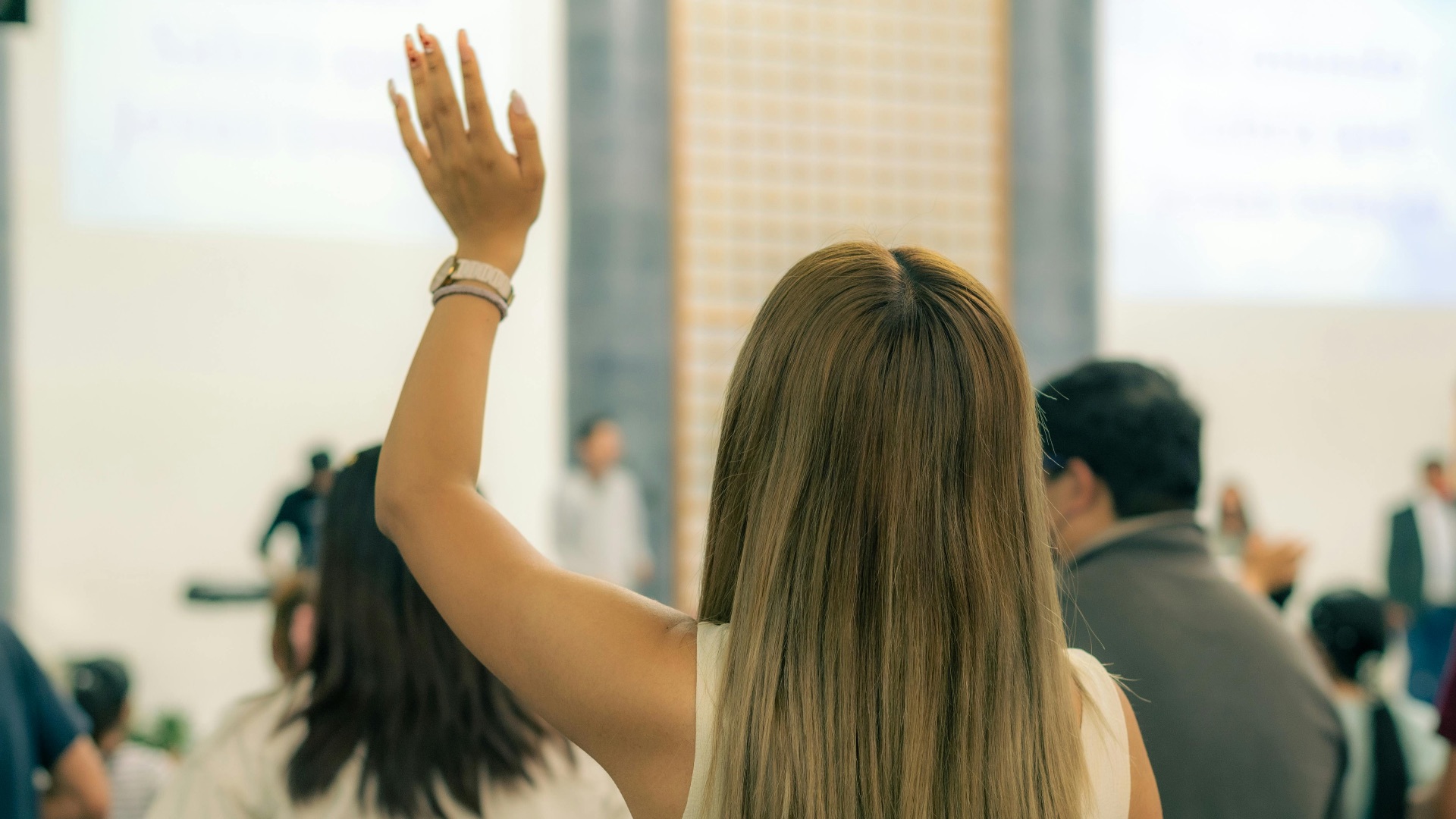 4. Vous posez des questions qui débloquent le travail