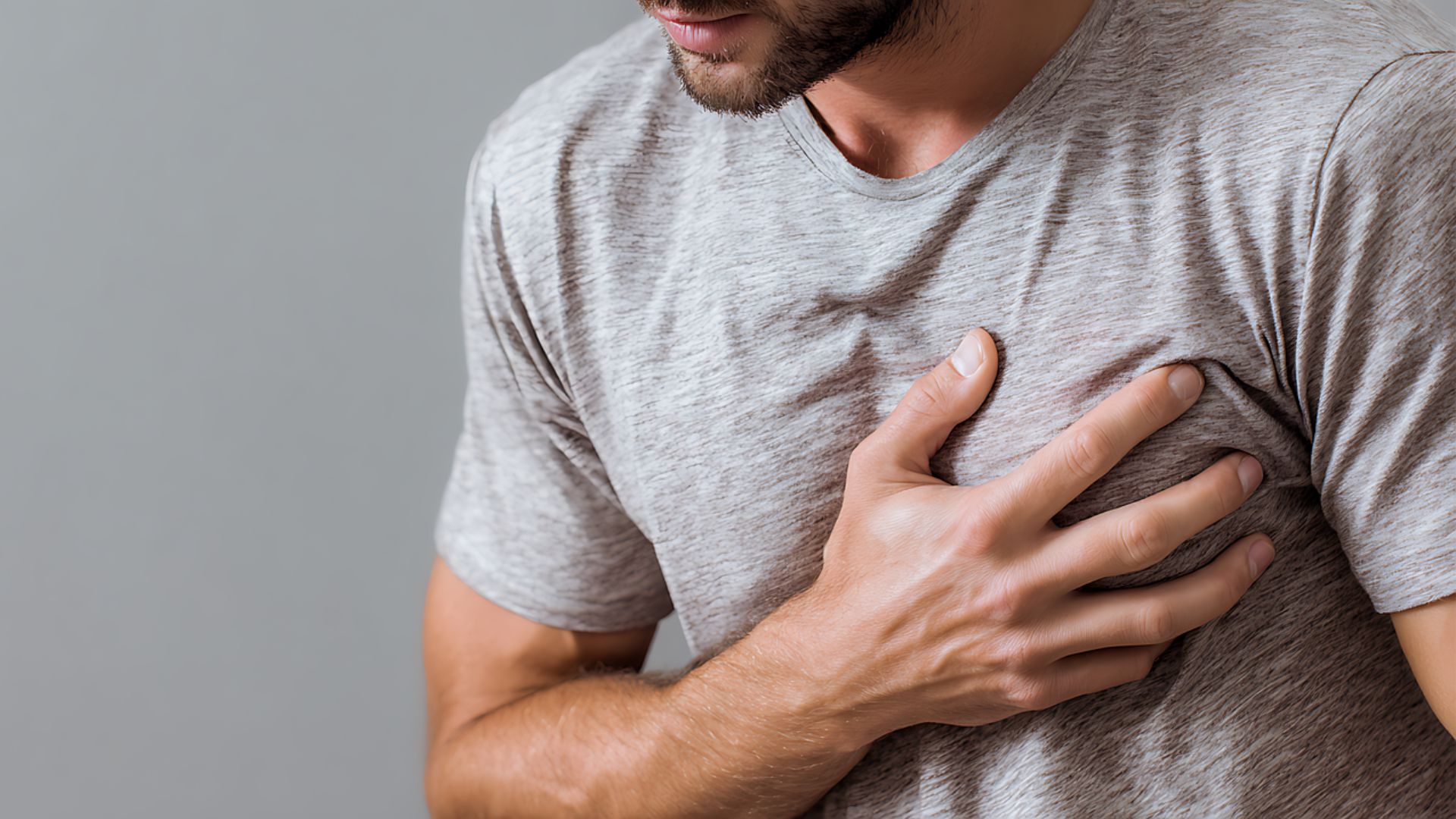 1. Douleur thoracique soudaine et intense