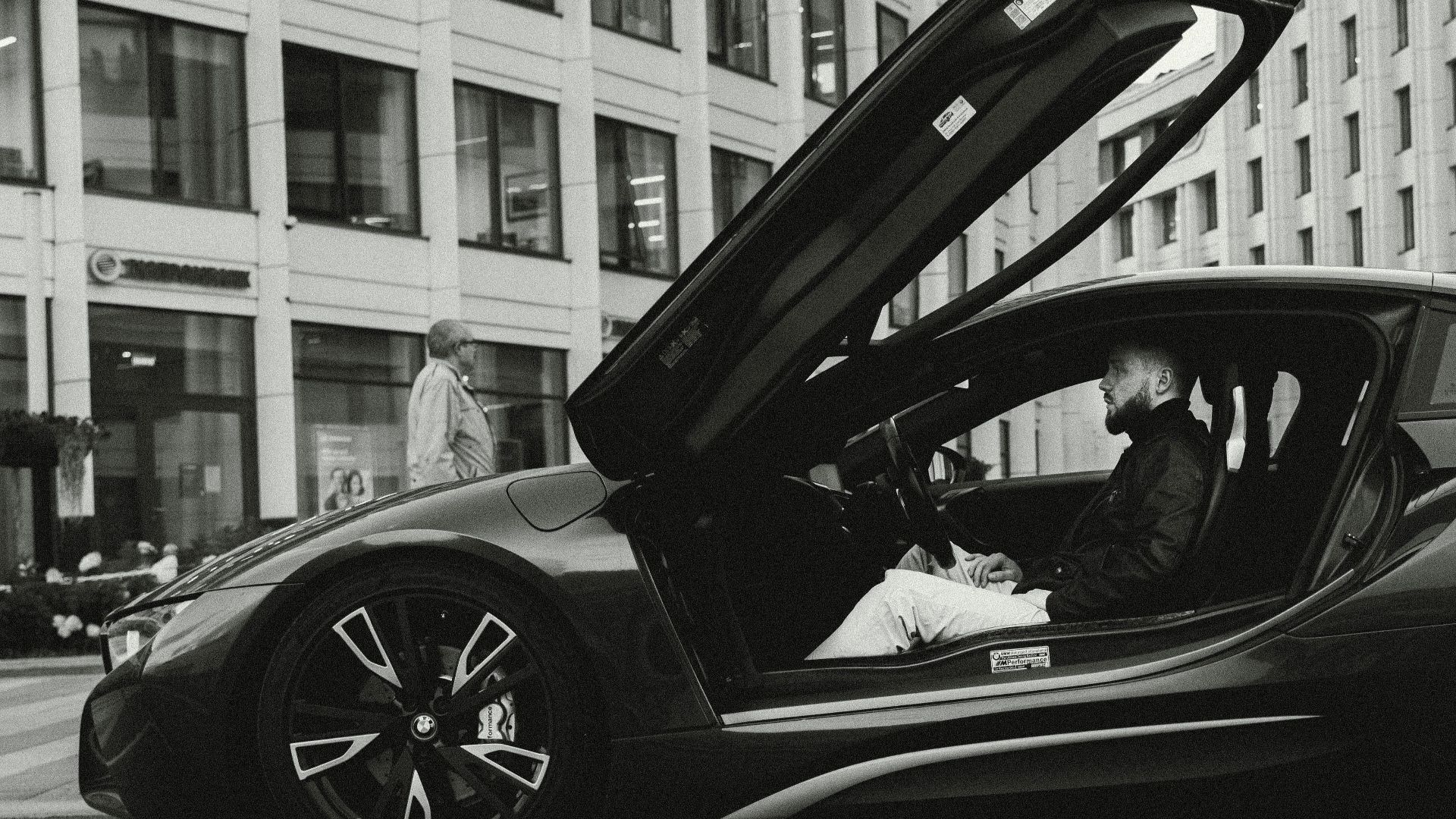6. BMW i8