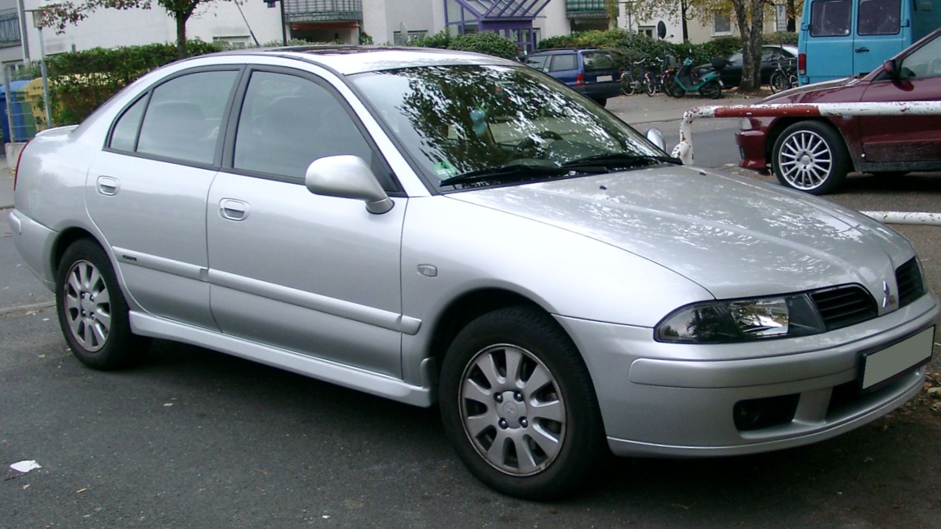 1. Mitsubishi Carisma
