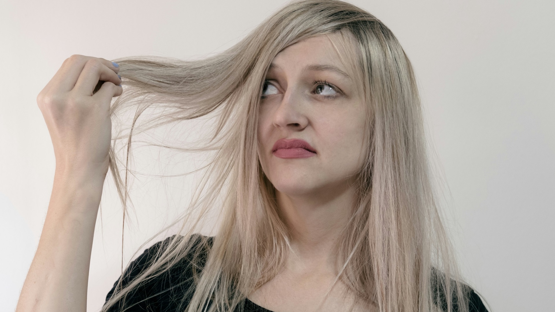 1. « Cette coupe de cheveux te va à ravir »