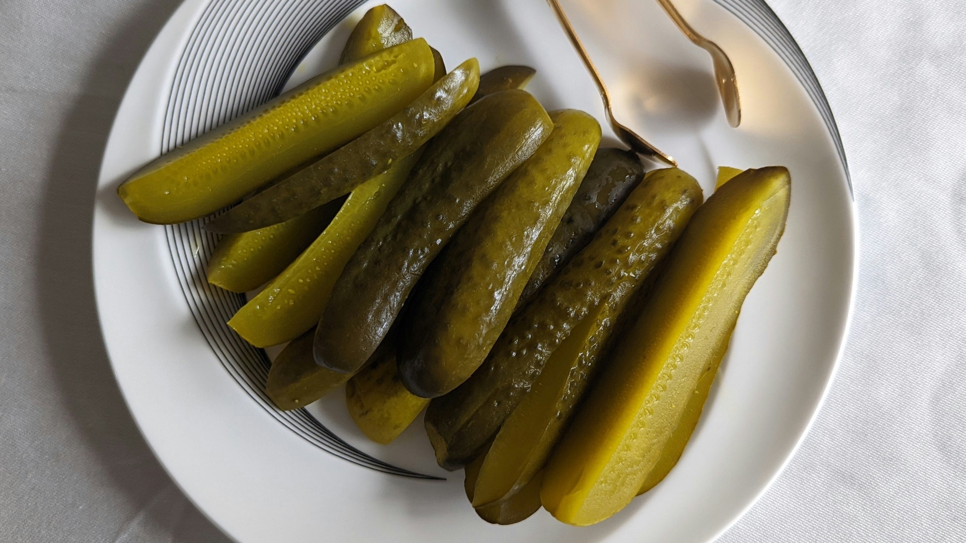 4. Cornichons et légumes marinés