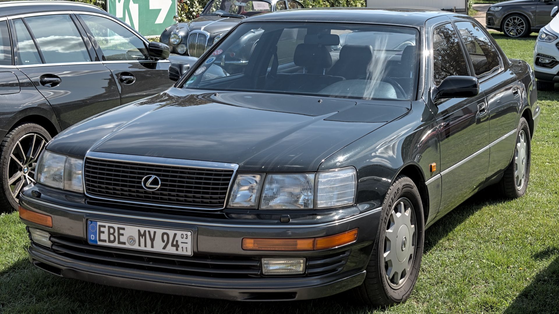 17. Lexus LS 400