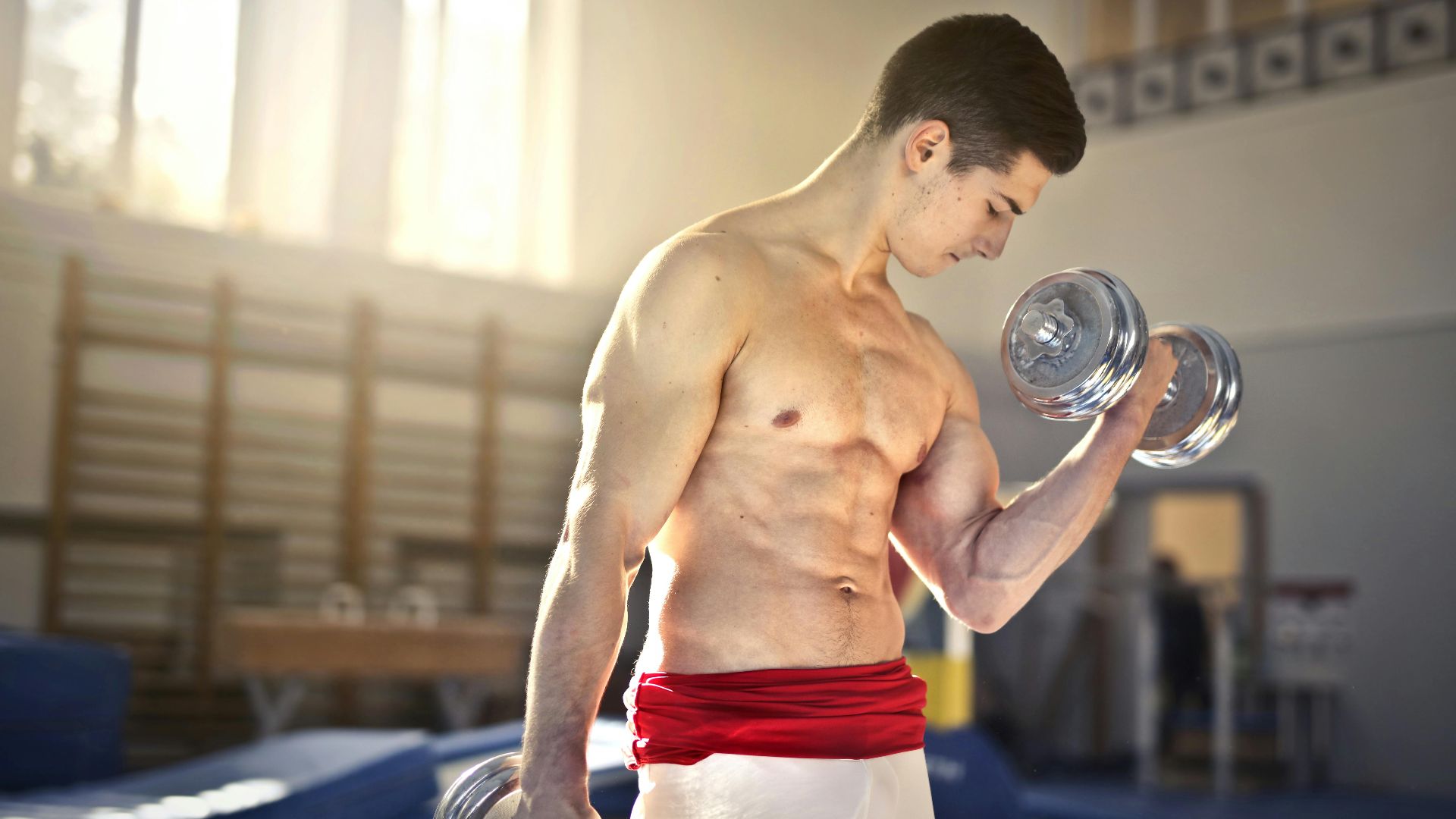 9. Favorise la préservation musculaire (avec un apport suffisant en protéines)