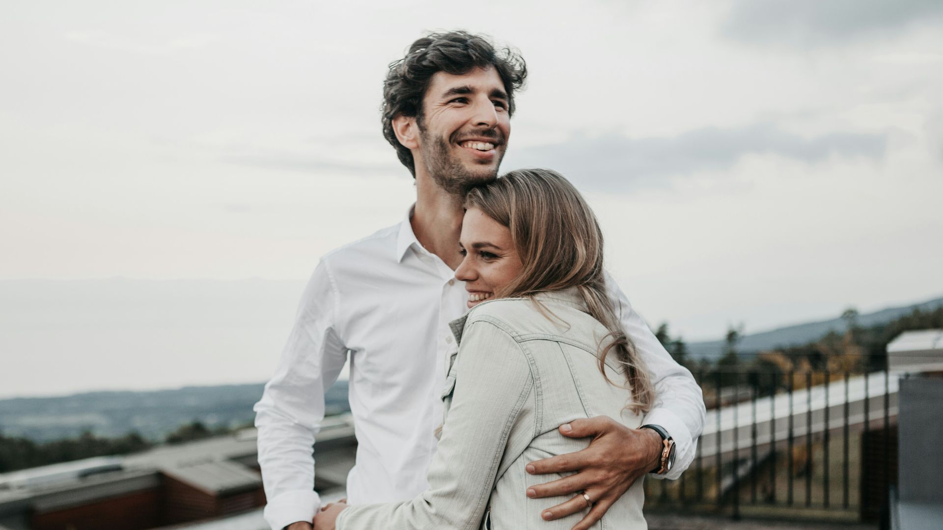 2. Ils se présentent bien habillés
