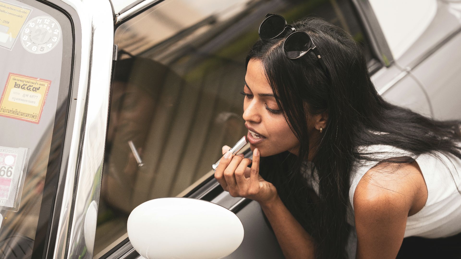 16. Ajoutez un miroir compact et une trousse de maquillage