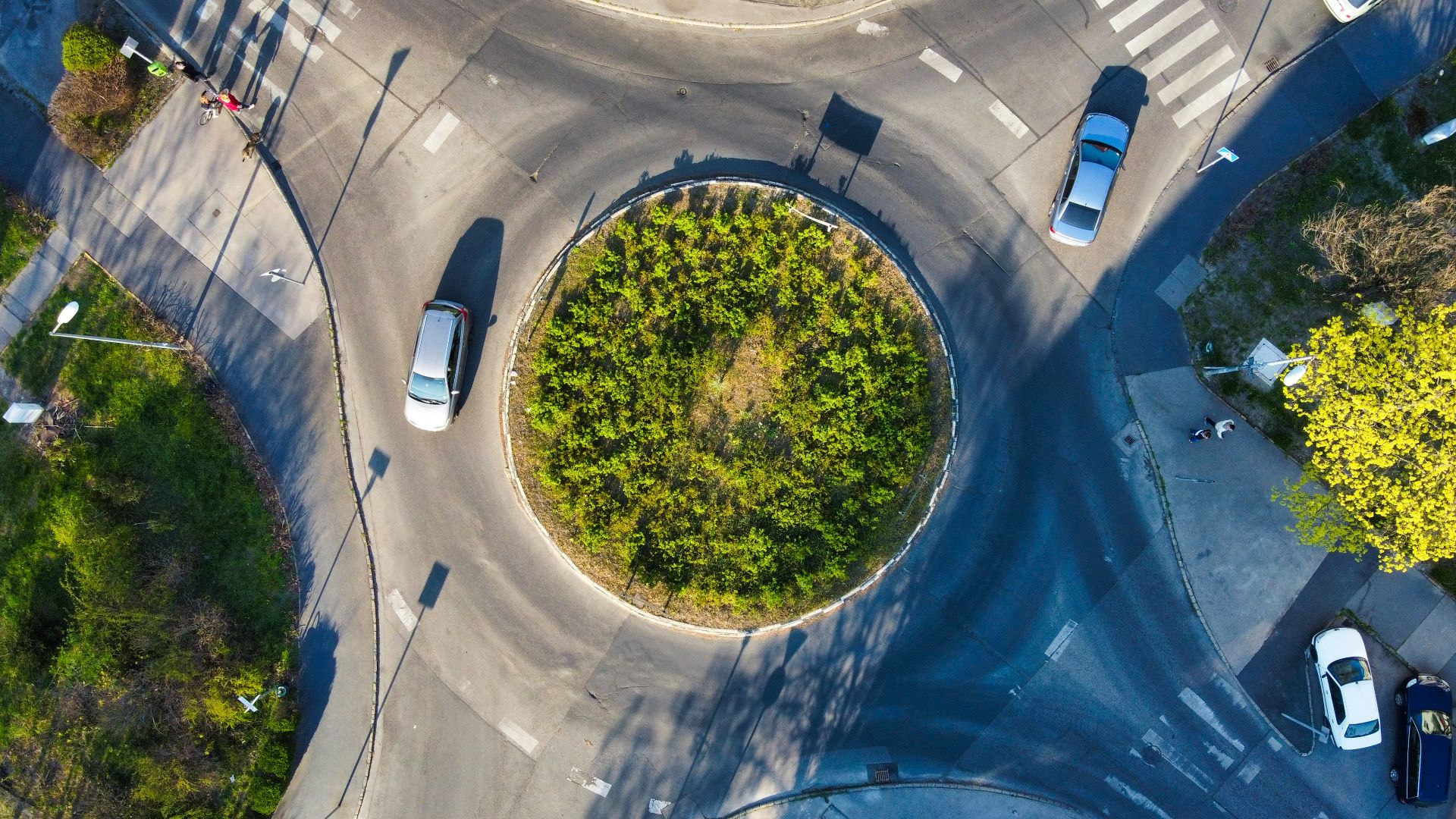 20 gestes de courtoisie au volant qui sont en réalité dangereux