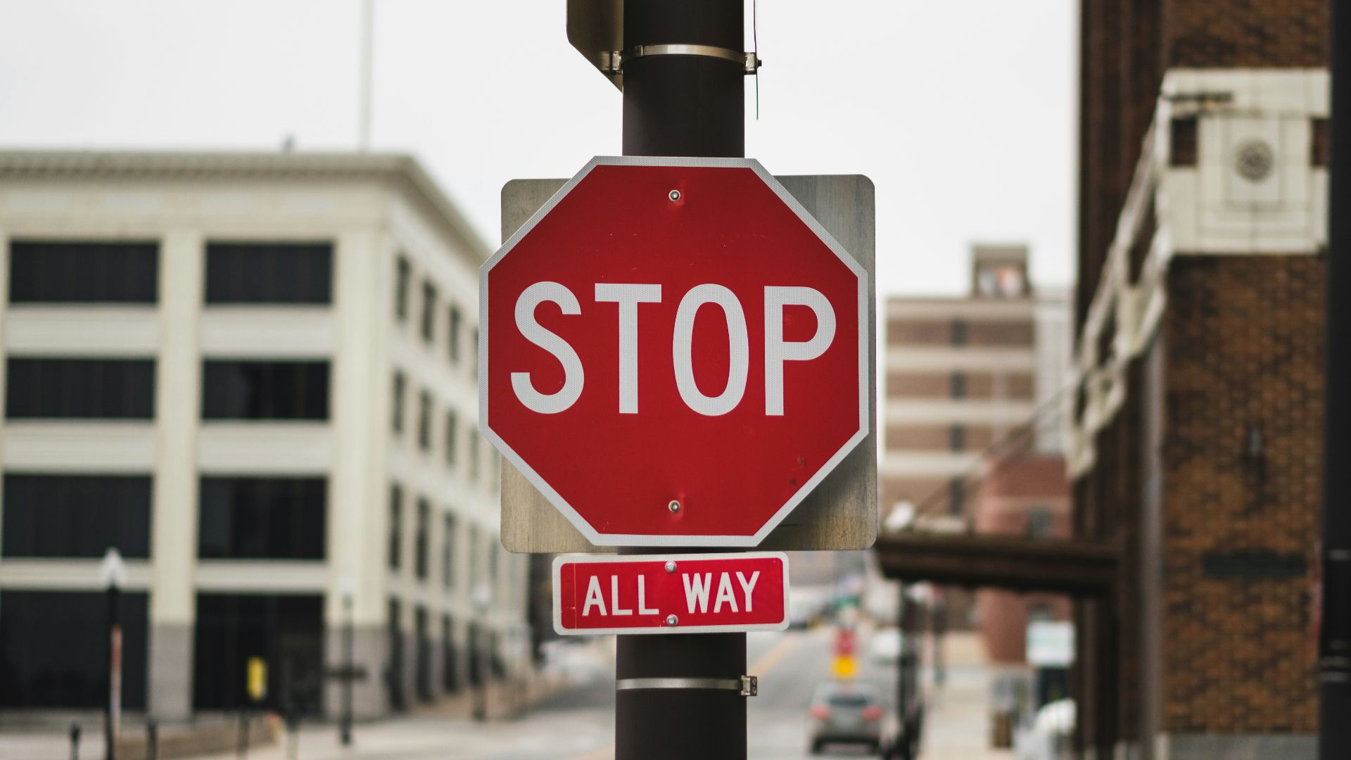 13. Les panneaux « Stop » roulants