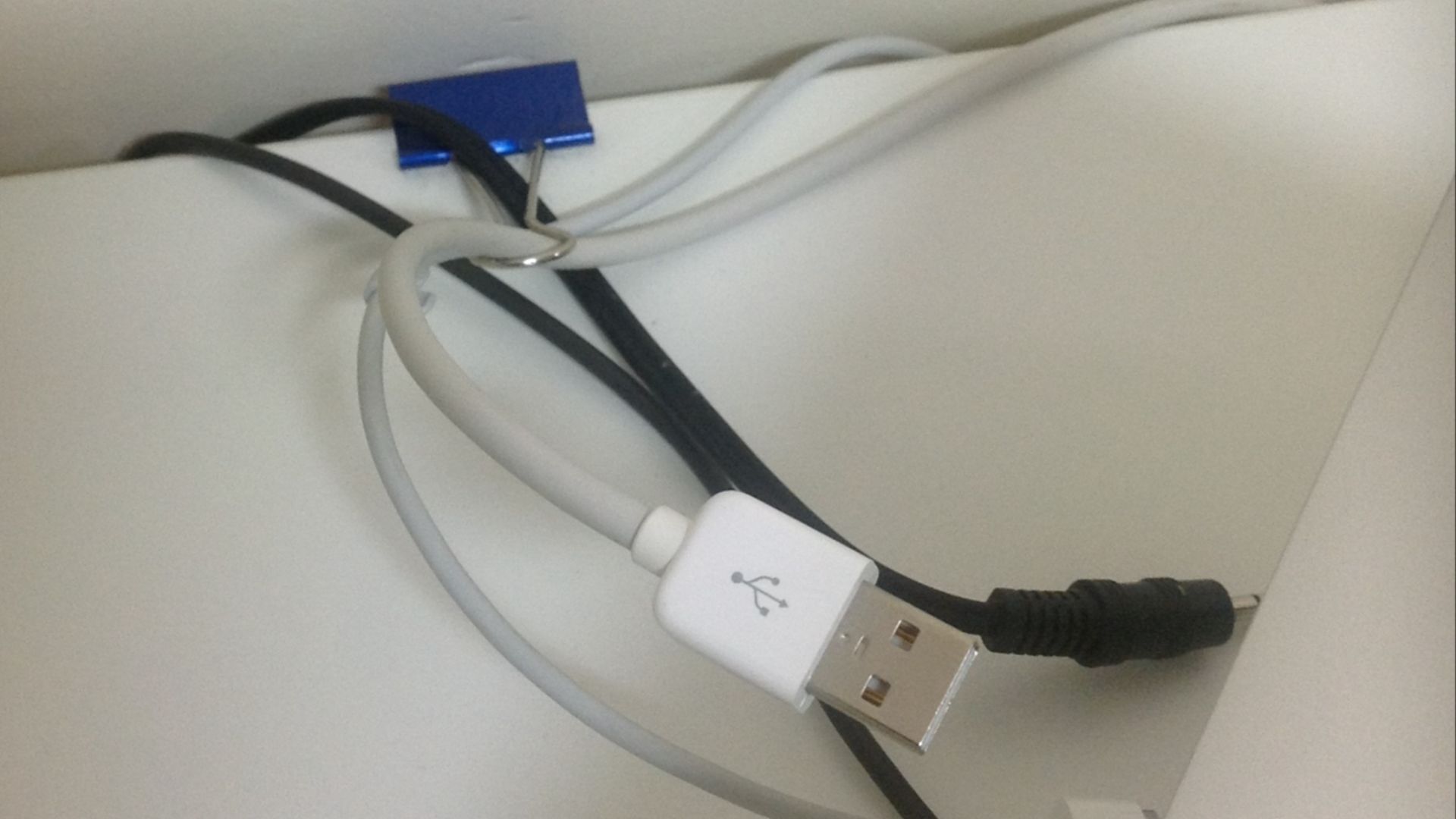 4. Clips pour câbles