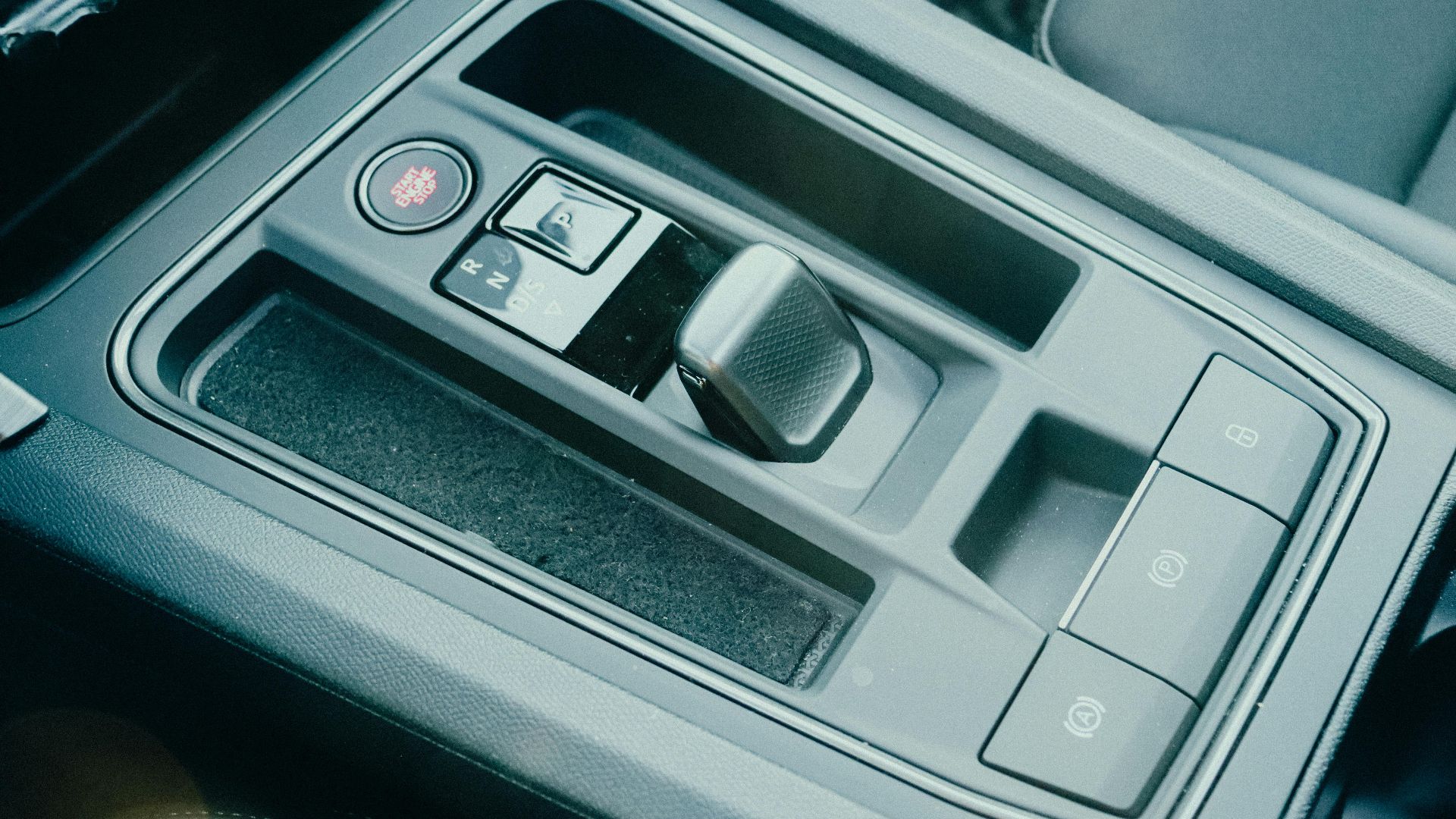 11. Organisateur de console