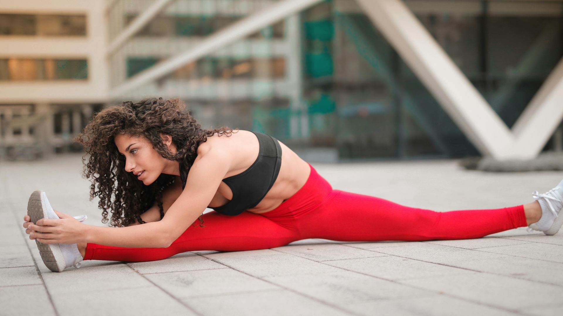 6. Flexion avant debout avec engagement du dos
