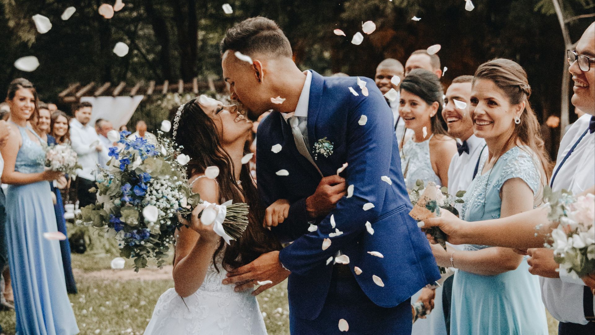 14. Assister seul à un mariage
