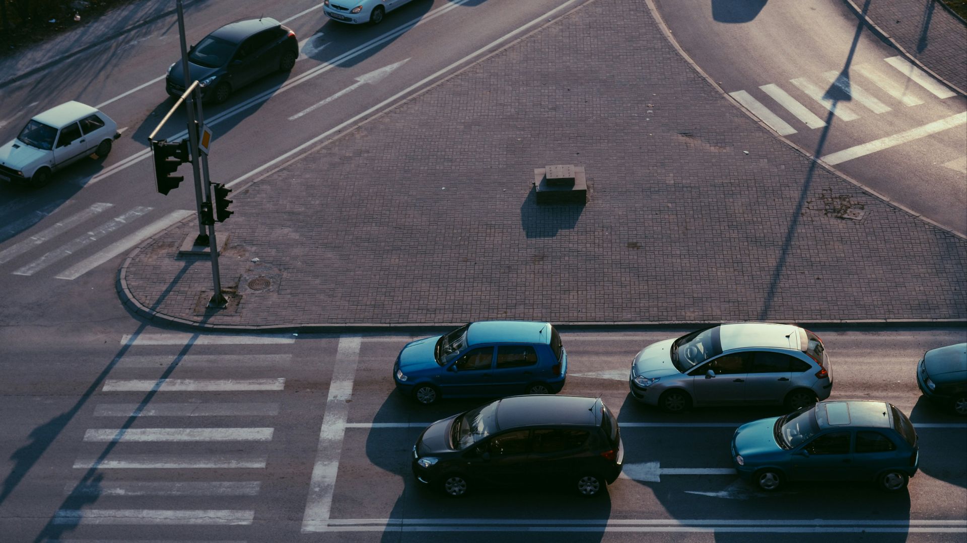 15. Bloquer les passages piétons en avançant « juste un peu »