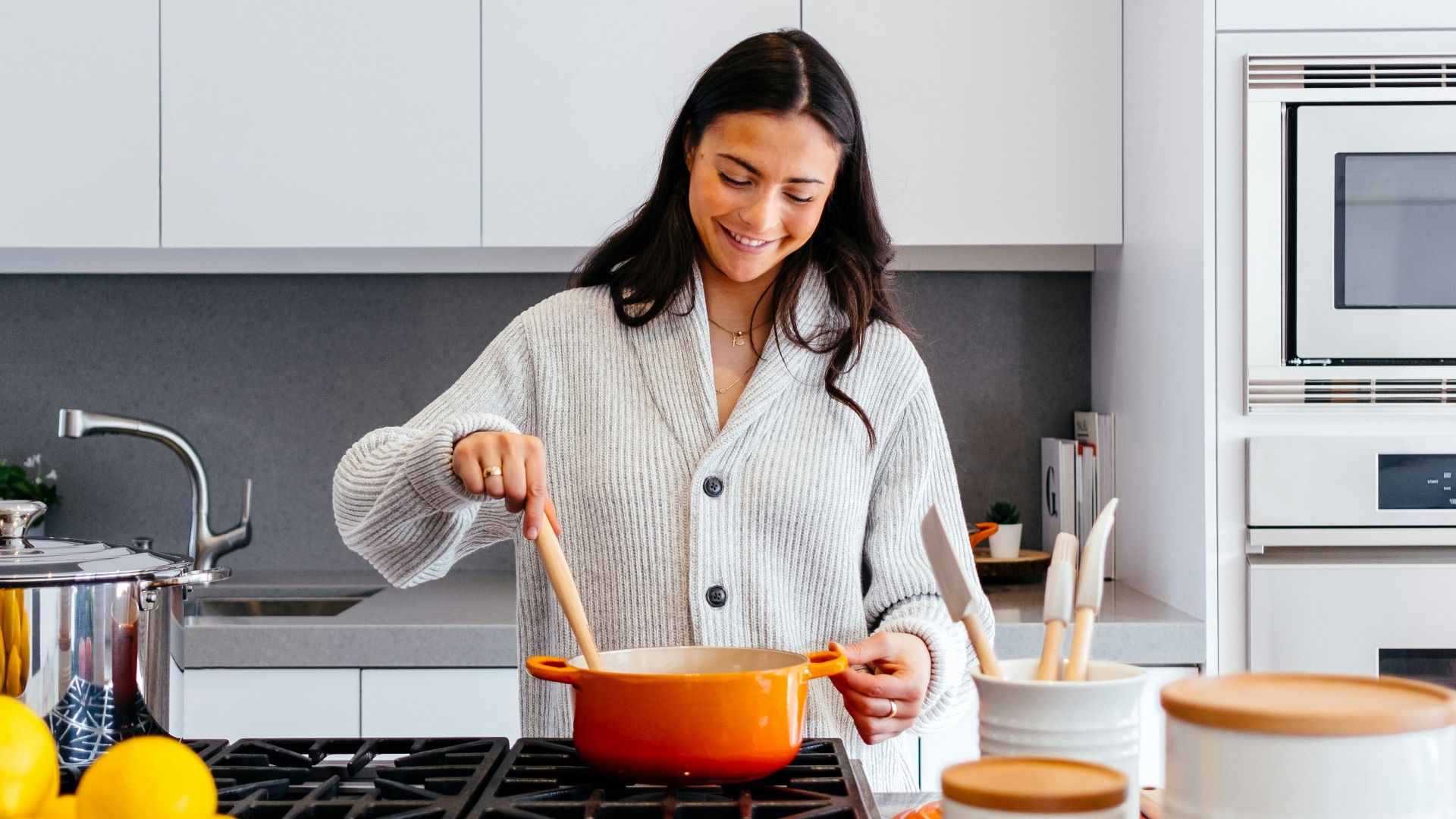 10 raisons pour lesquelles vous devriez apprendre à cuisiner et 10 raisons pour lesquelles il vaut mieux commander à emporter