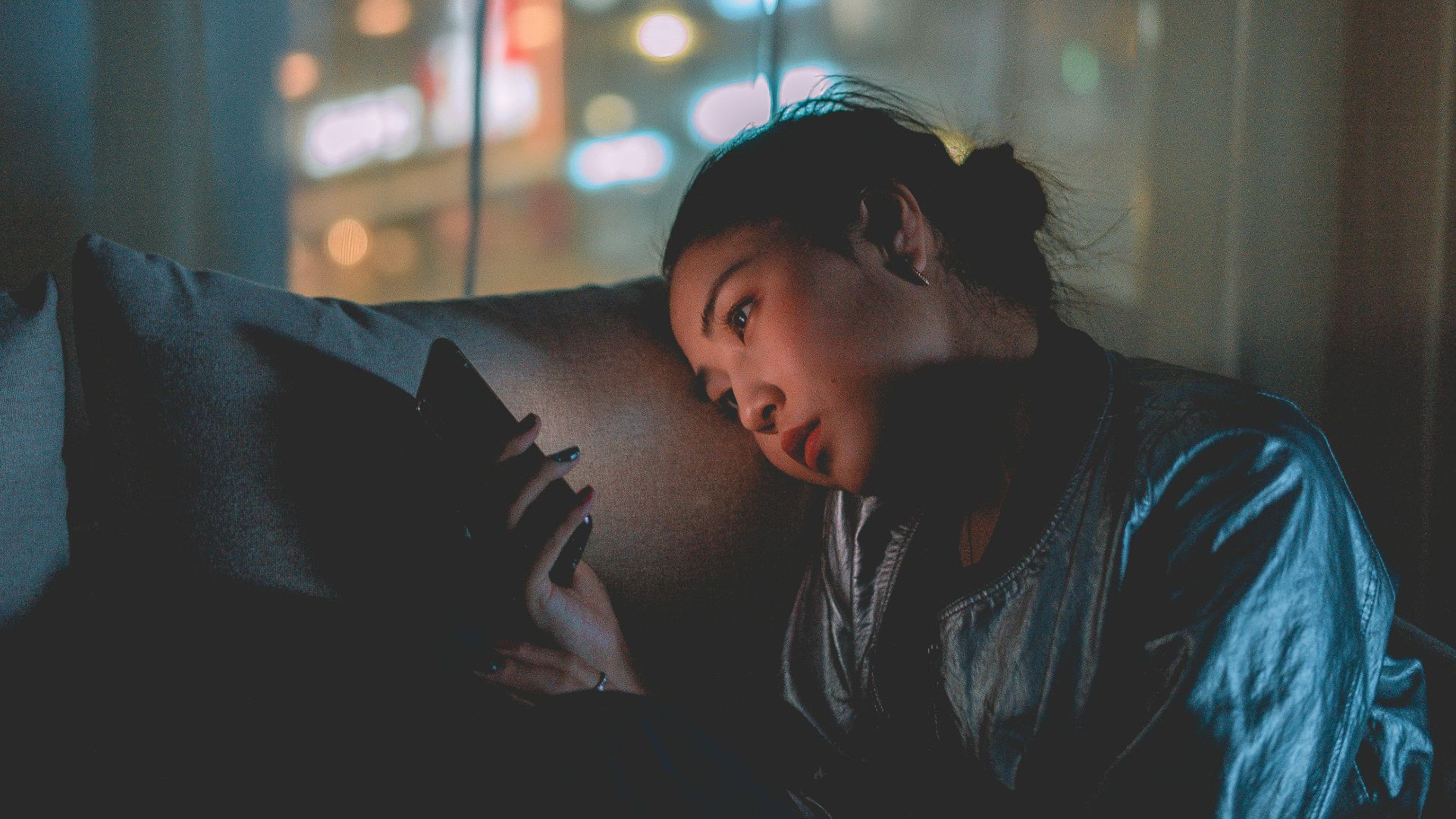10. Il vous envoie principalement des SMS la nuit