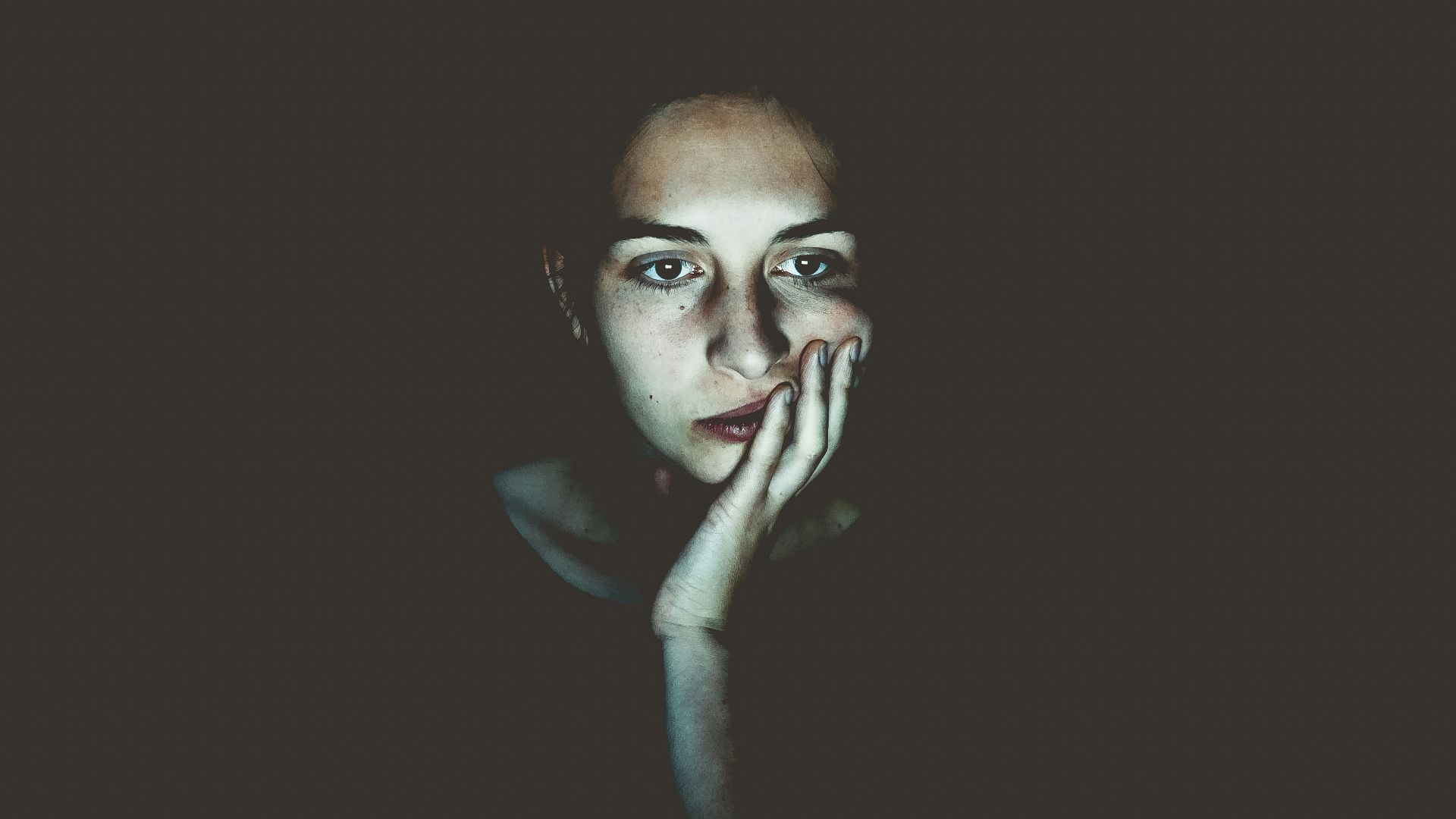 1. Parcourir les réseaux sociaux tard le soir 