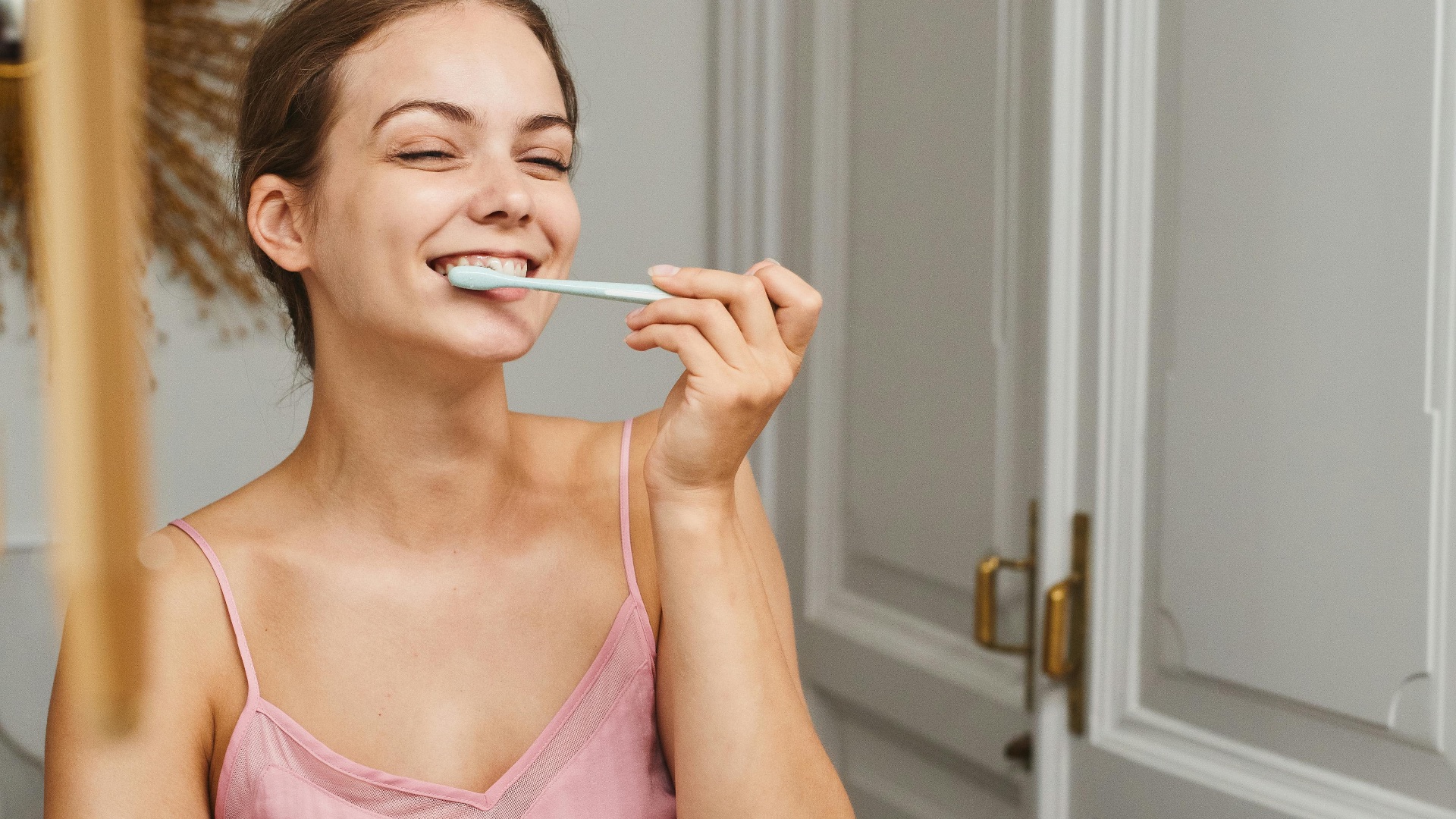 6. Faites des extensions des mollets pendant que vous vous brossez les dents