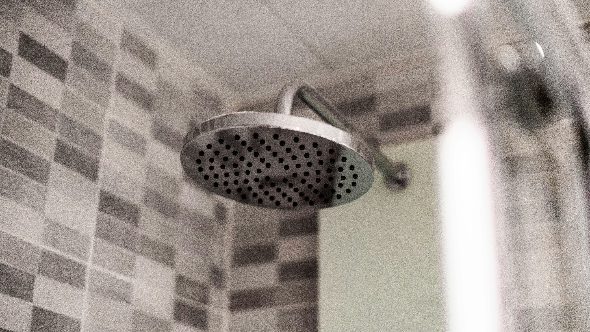 14. Faites une courte série d'exercices au poids du corps avant de prendre votre douche