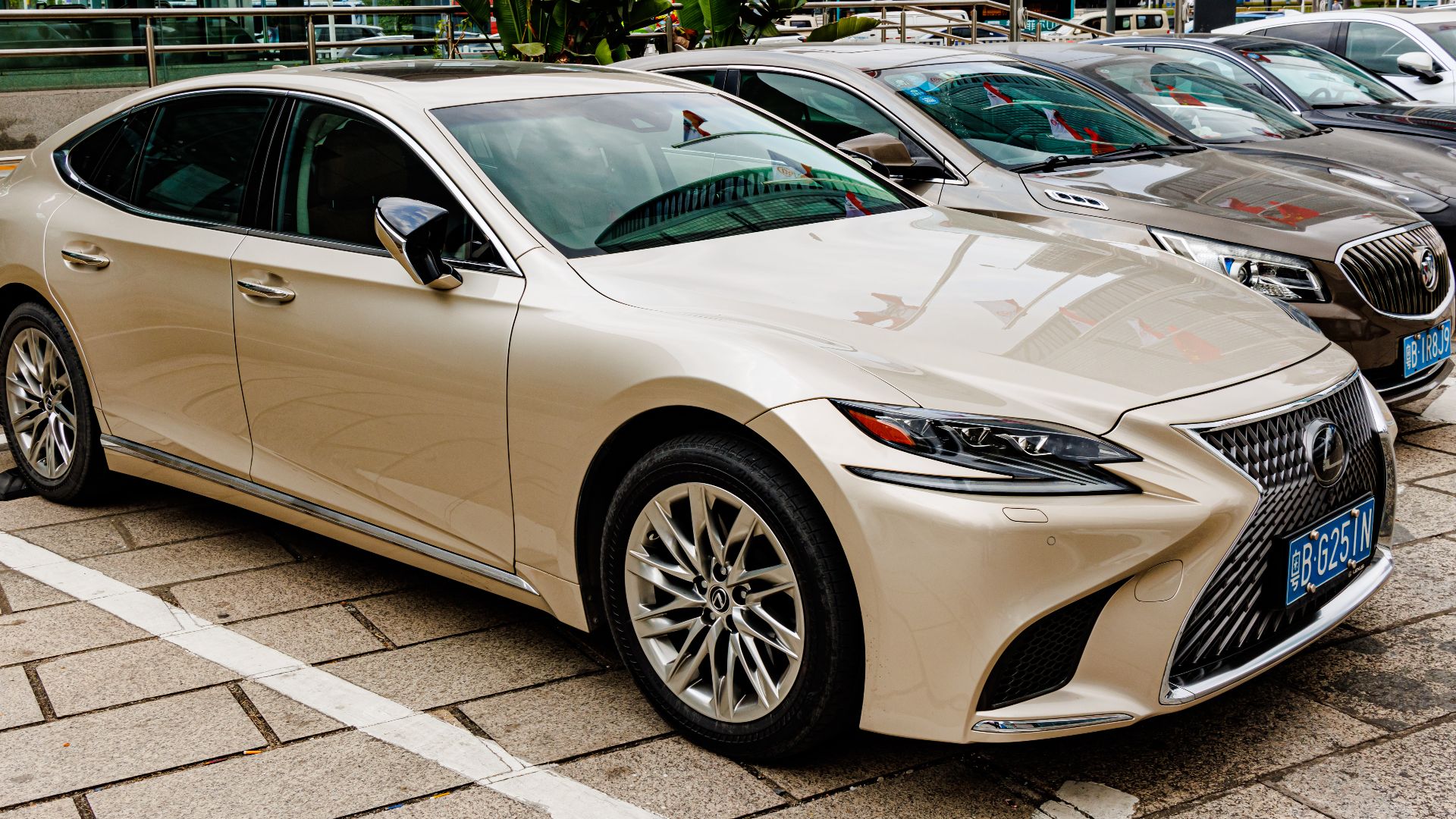 6. Lexus LS