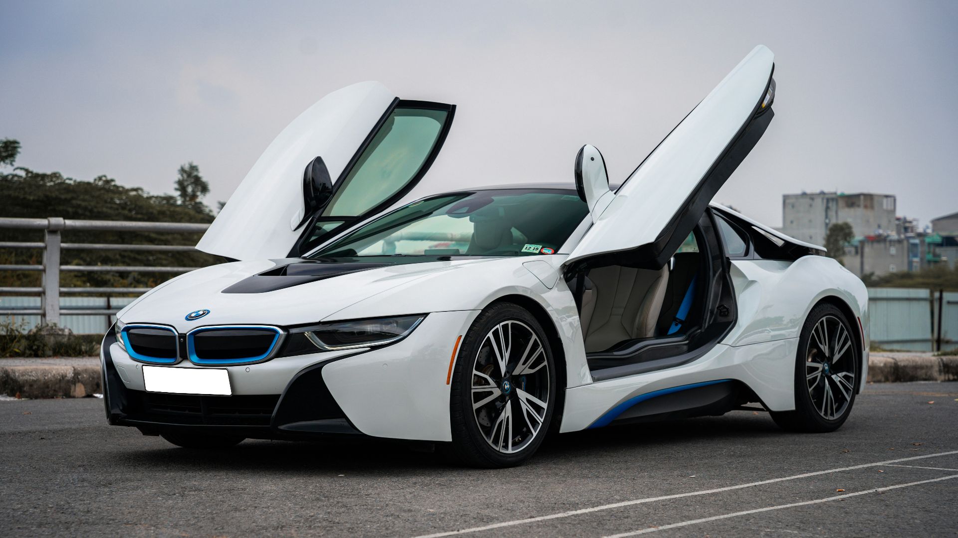 6. BMW i8