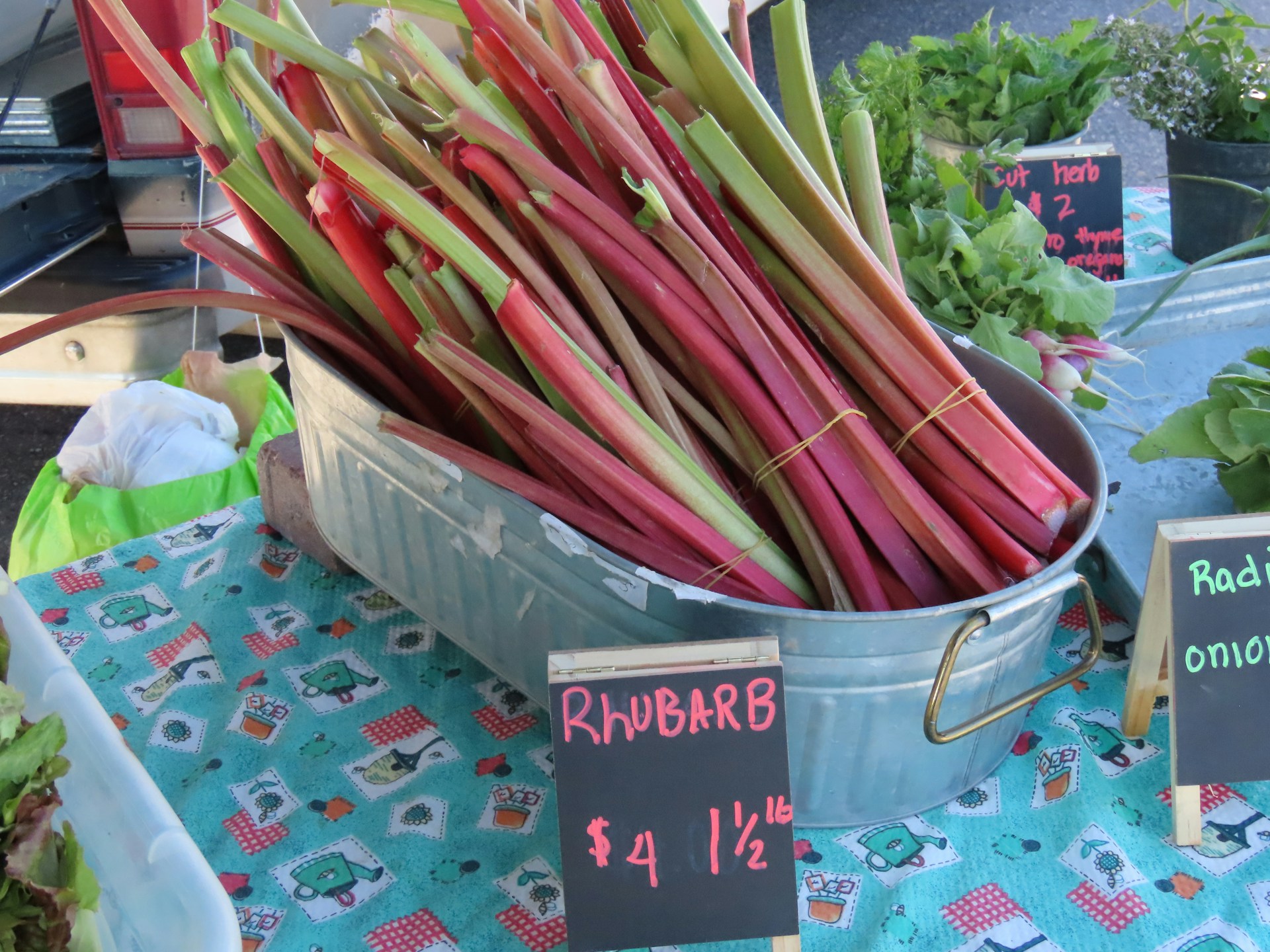 8. Choose seasonal products