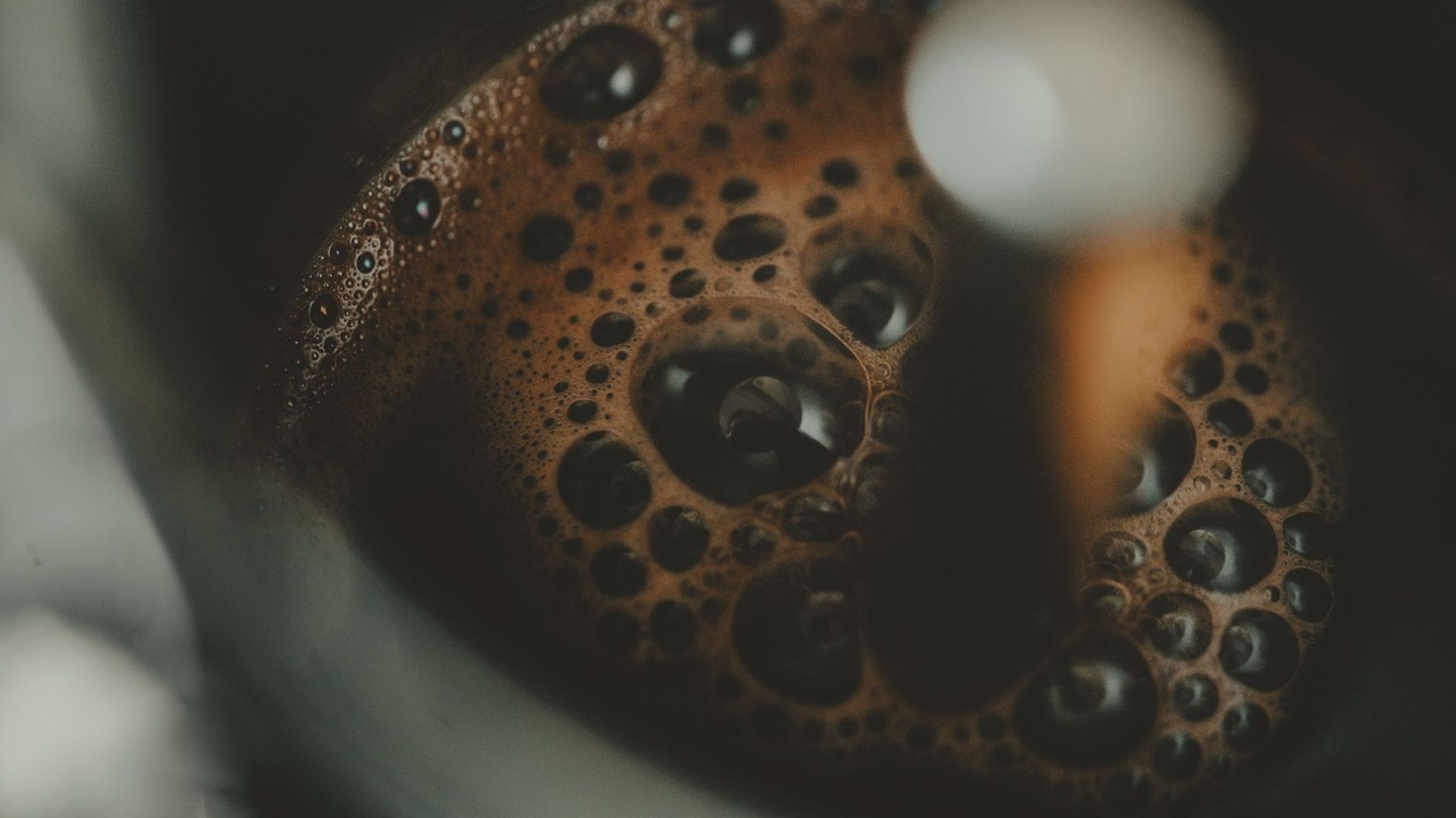 3. Shampoings à base de caféine