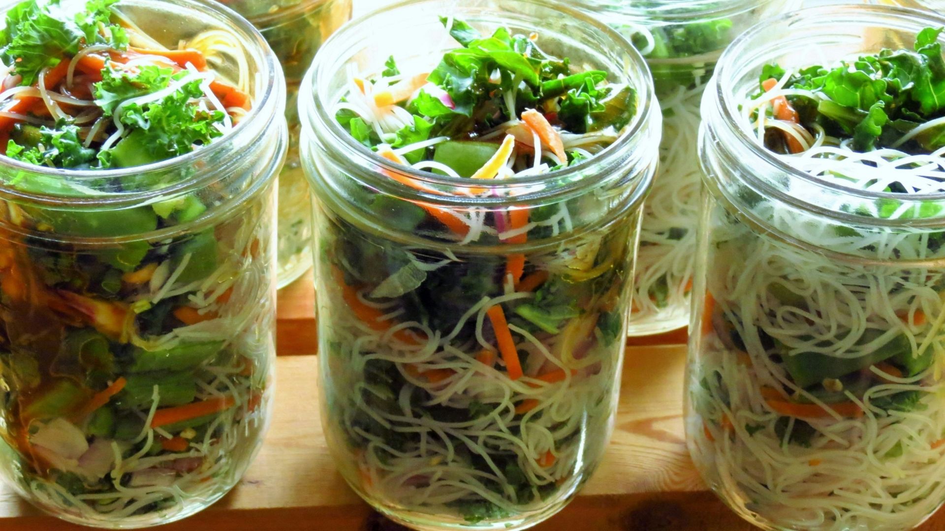 17. Salades en bocaux Mason
