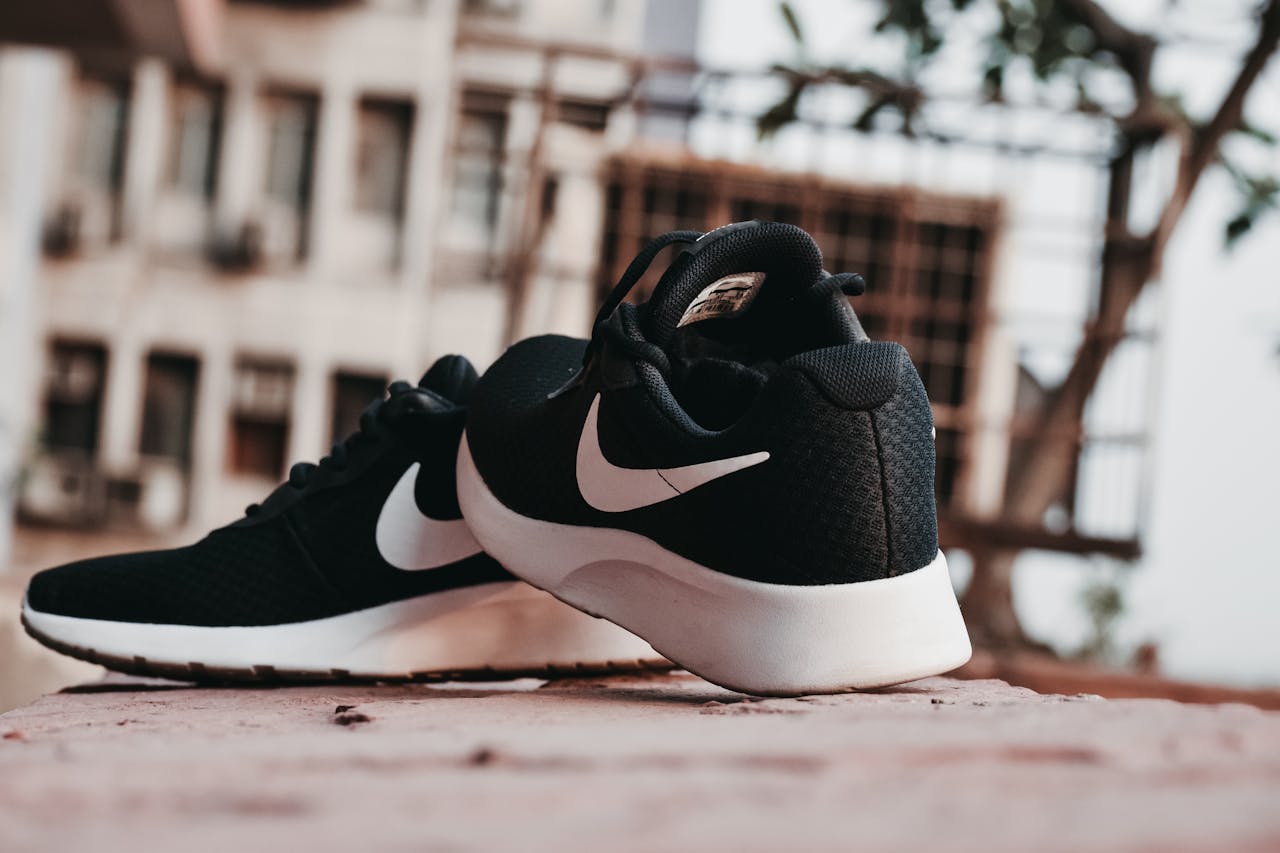 Sports shoes