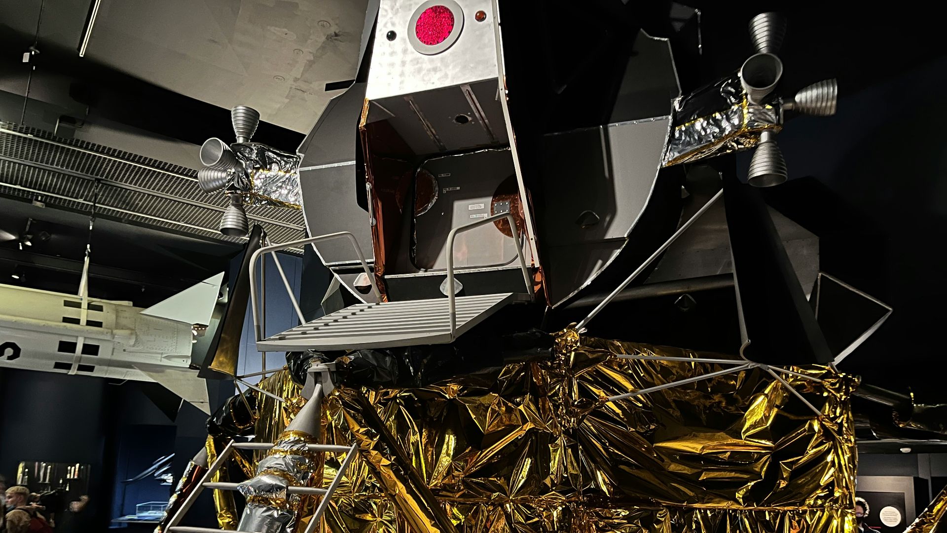 2. Les rétroréflecteurs renvoient toujours les lasers vers la Terre