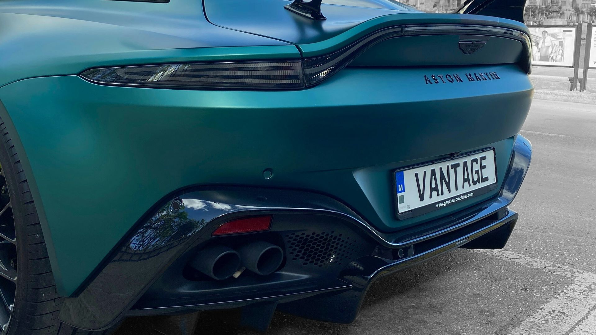 3. Un échappement plus bruyant rend la voiture plus rapide