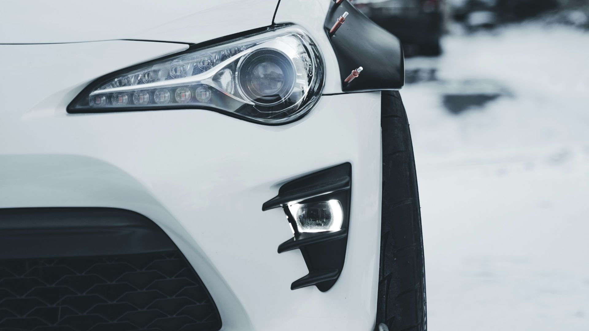 7. Les pneus toutes saisons conviennent si la voiture est très puissante