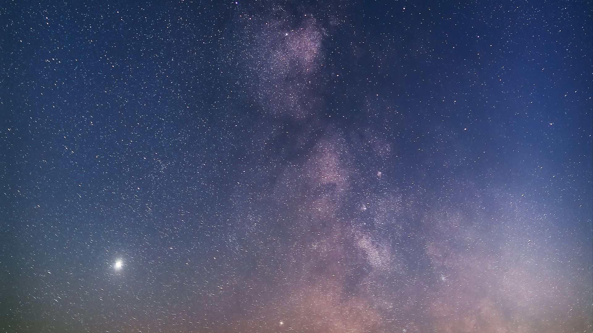 8. Le ciel nocturne s'est illuminé après l'impact