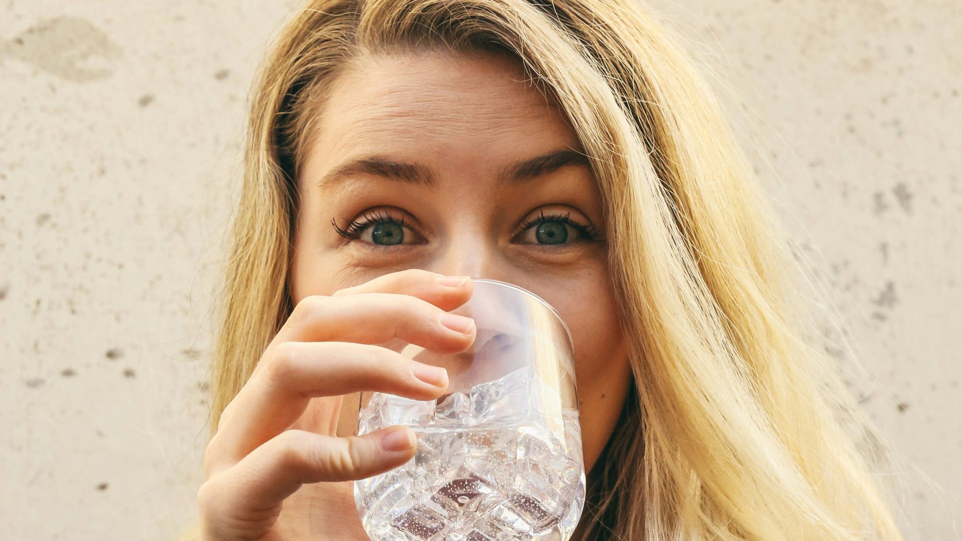 2. Boire de l'eau avant le café