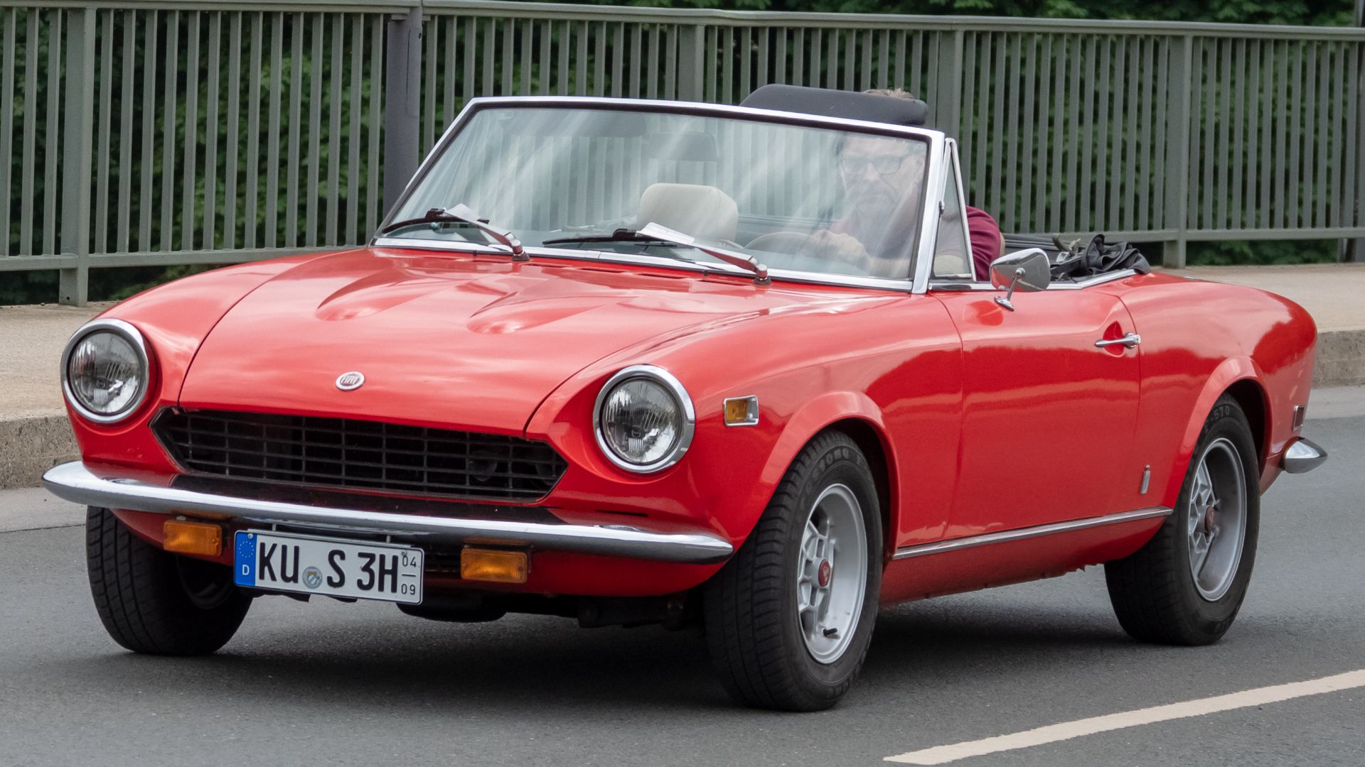 2. Fiat 124 Spider