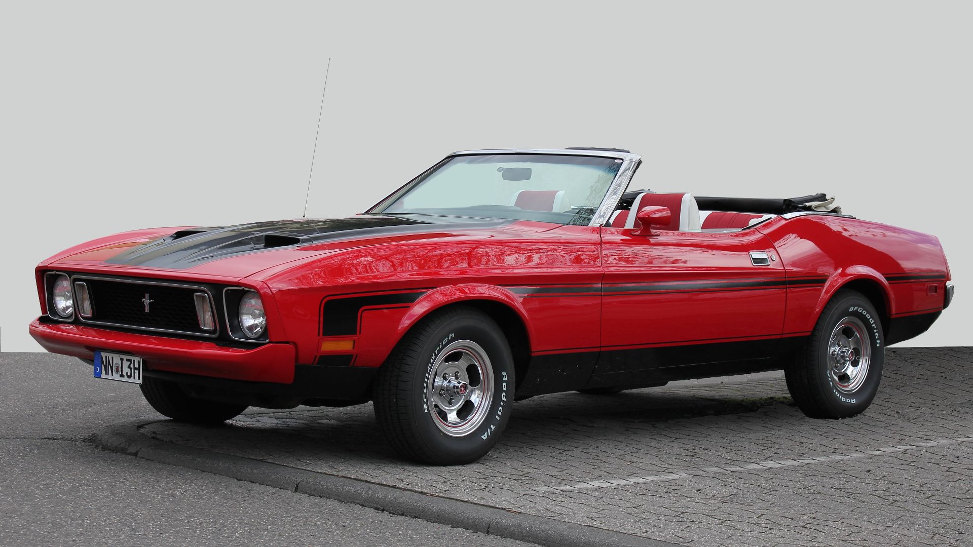 4. Ford Mustang Cabriolet