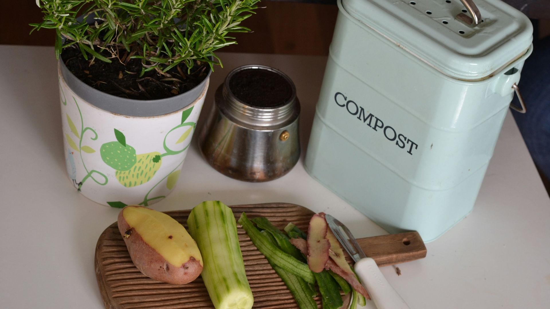 18. Petit bac à compost