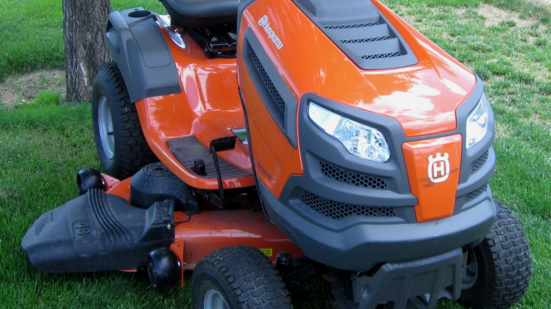 8. Husqvarna YTH24V54