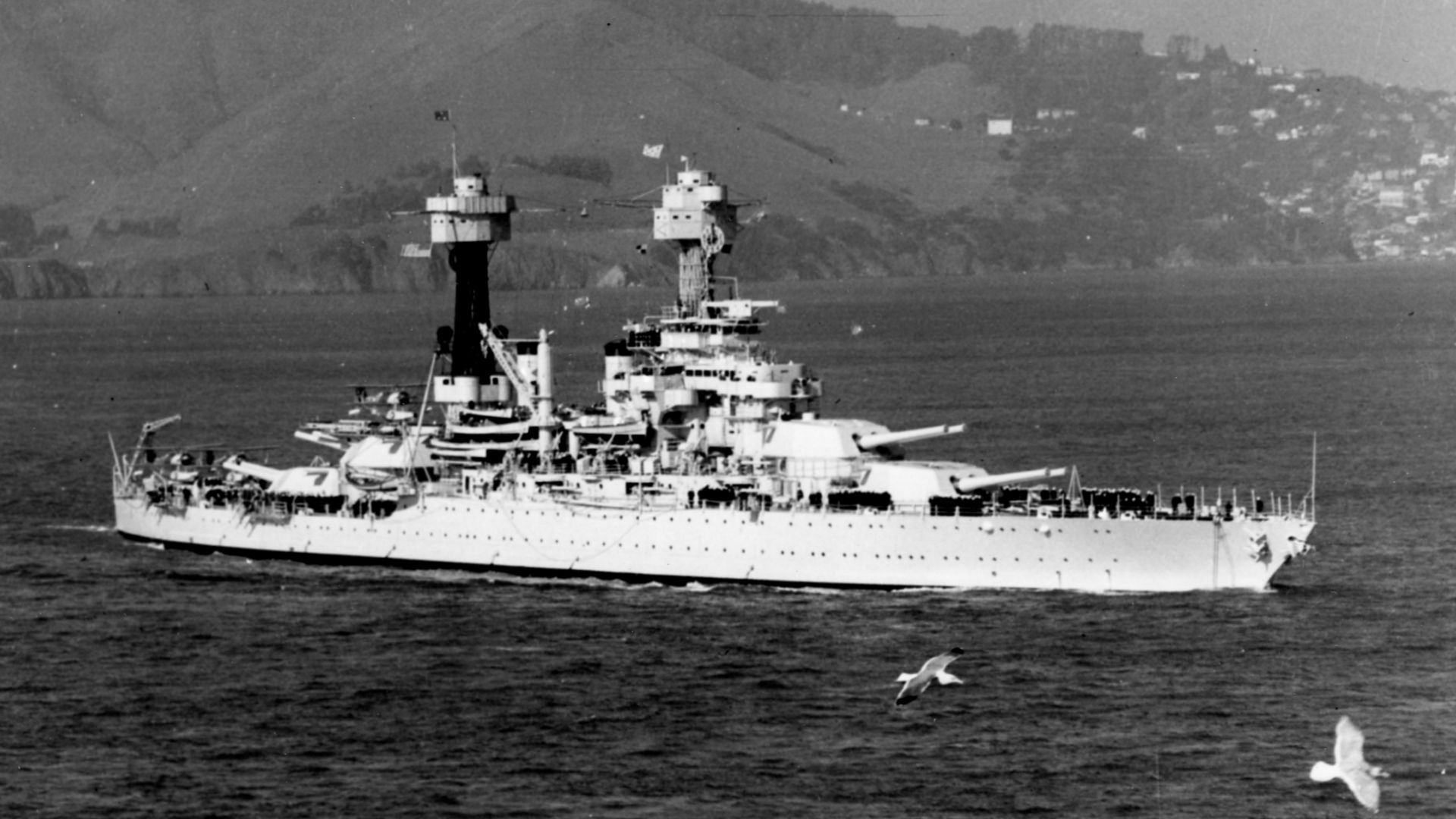 13. Des marins sautant dans les flammes